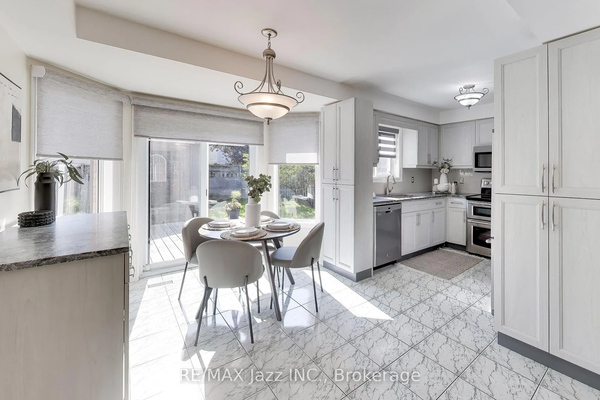 Photo 14 of 6 West Side Drive, Clarington, Bowmanville — HOMEH