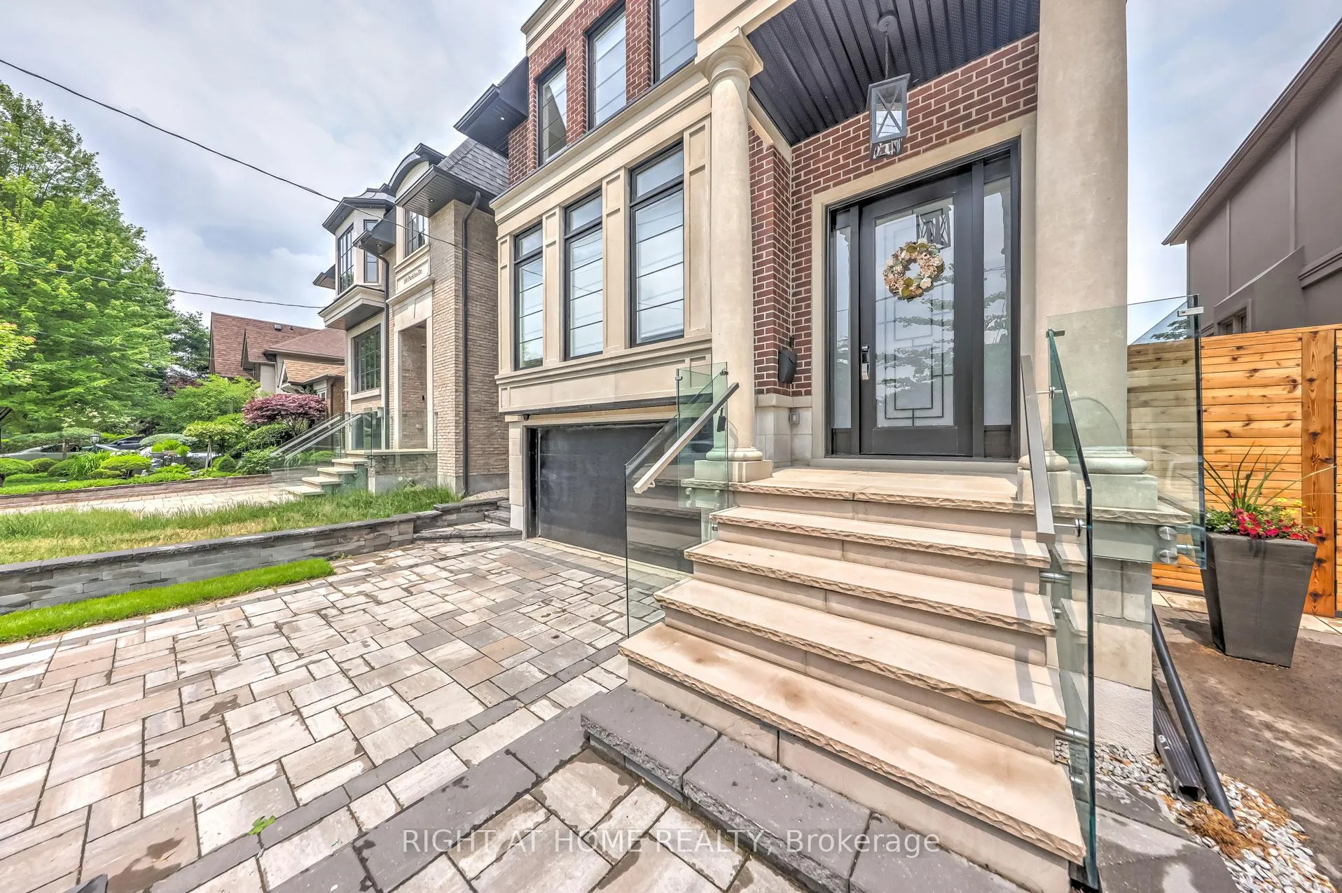 Photo 2 of 102 Parklea Drive, Toronto, Leaside — HOMEH