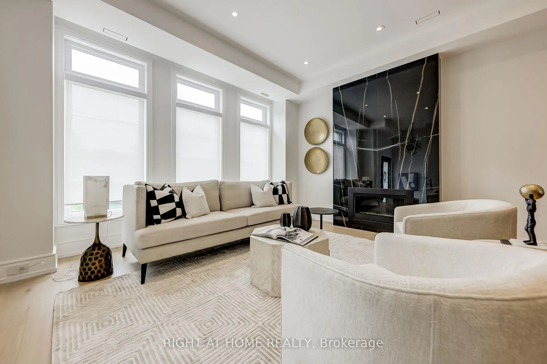 Photo 5 of 102 Parklea Drive, Toronto, Leaside — HOMEH