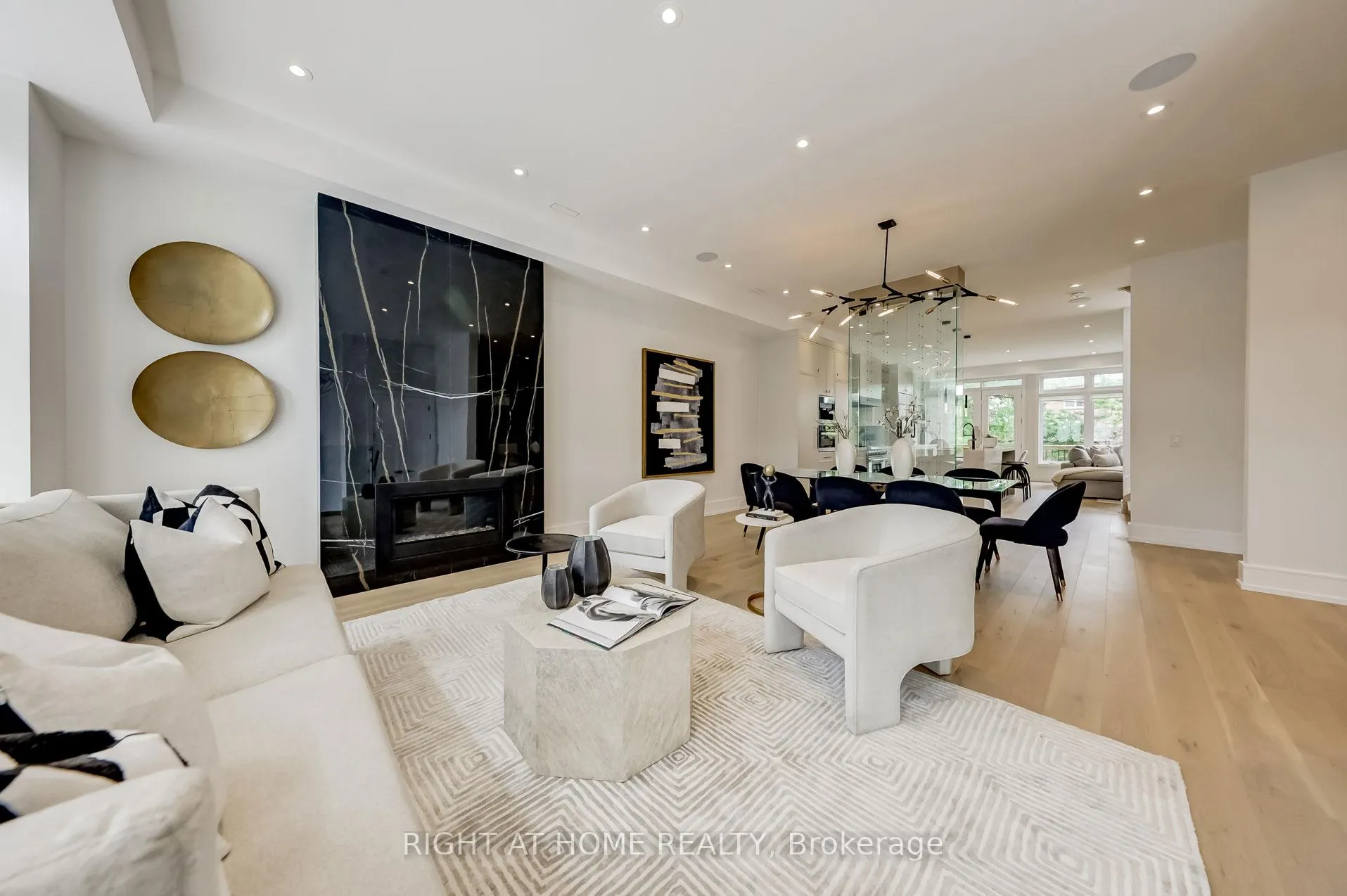 Photo 6 of 102 Parklea Drive, Toronto, Leaside — HOMEH