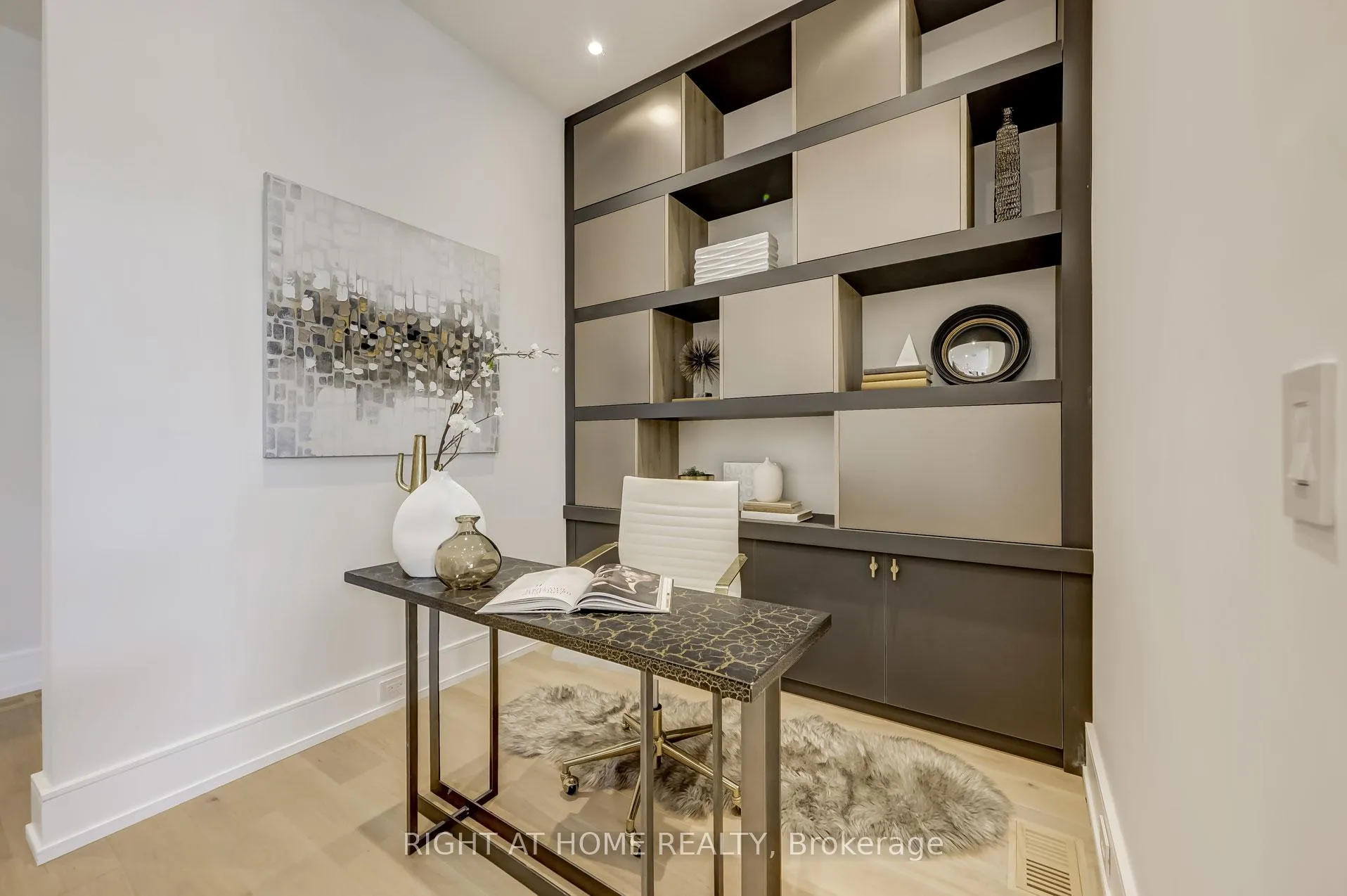 Photo 8 of 102 Parklea Drive, Toronto, Leaside — HOMEH