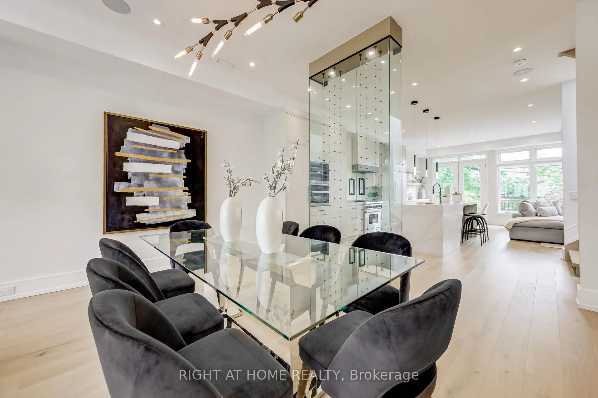 Photo 9 of 102 Parklea Drive, Toronto, Leaside — HOMEH
