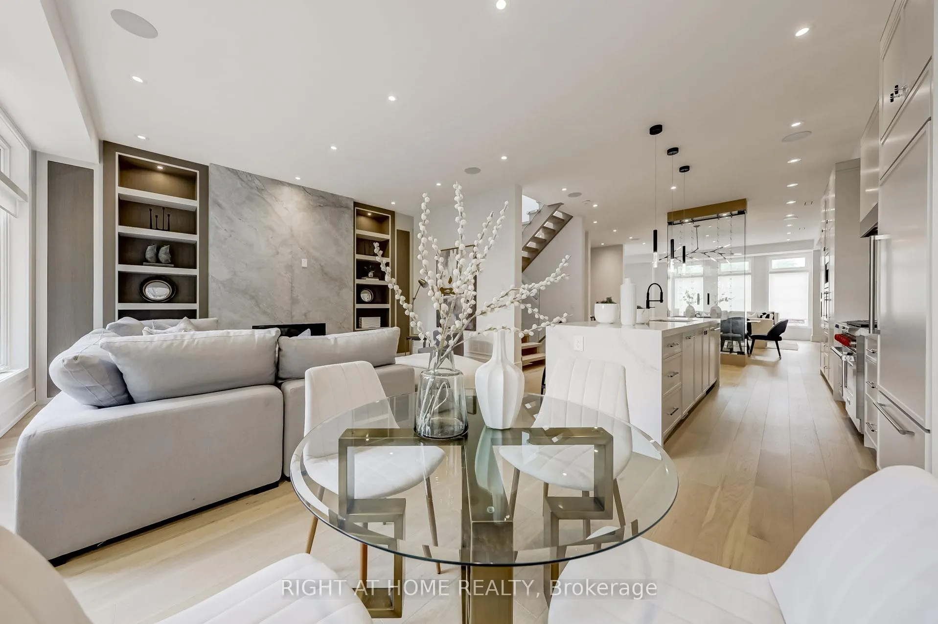 Photo 15 of 102 Parklea Drive, Toronto, Leaside — HOMEH