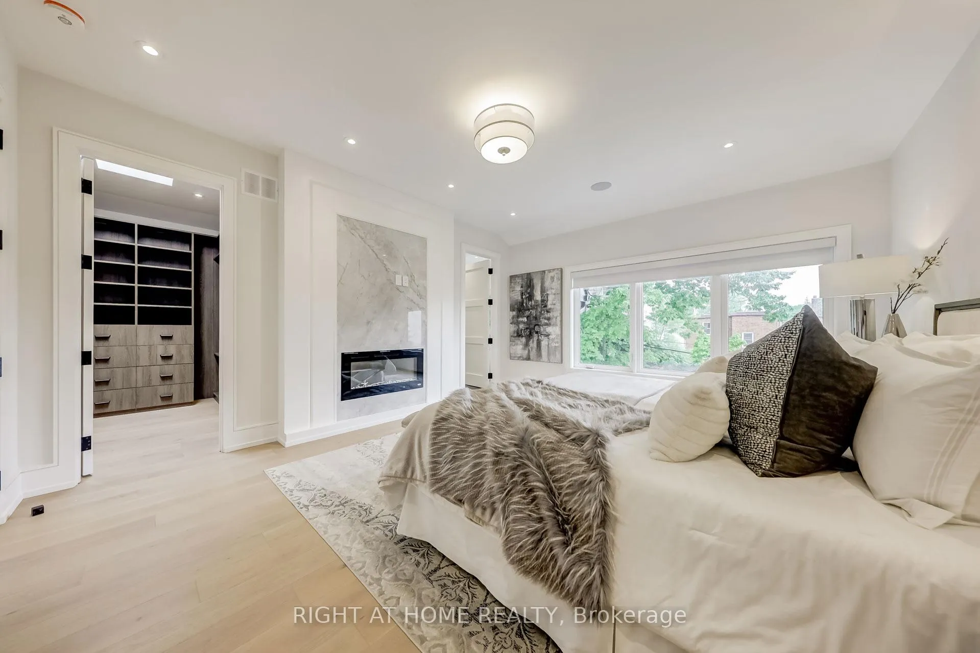 Photo 21 of 102 Parklea Drive, Toronto, Leaside — HOMEH