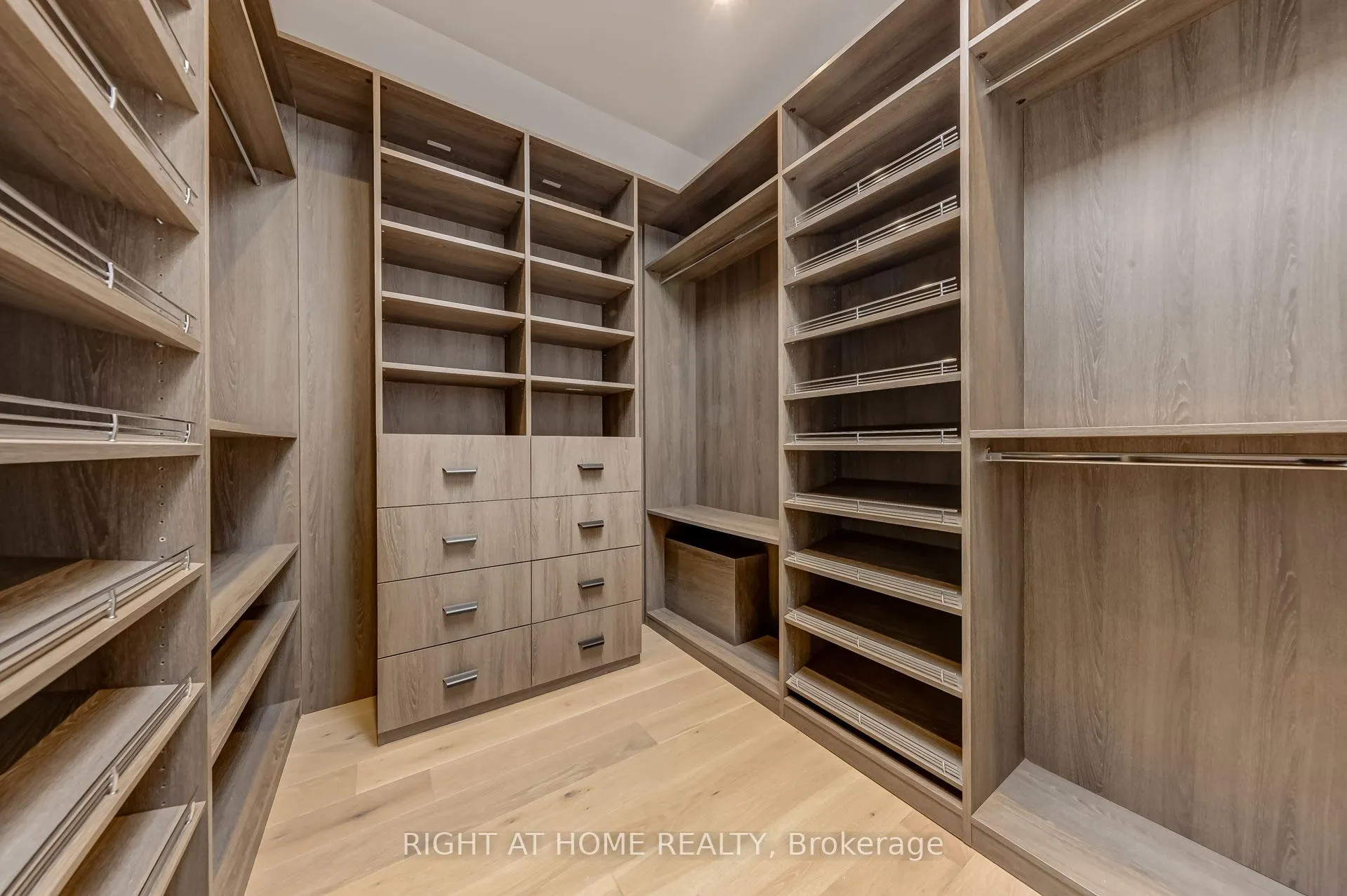 Photo 22 of 102 Parklea Drive, Toronto, Leaside — HOMEH