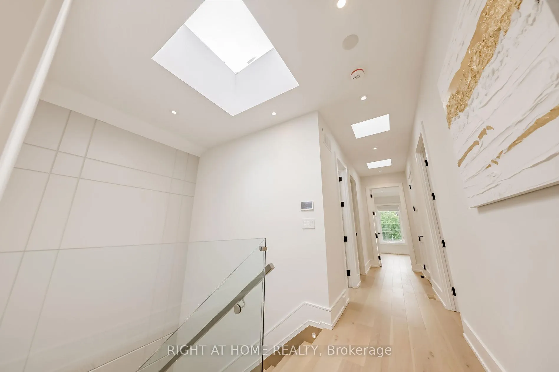 Photo 25 of 102 Parklea Drive, Toronto, Leaside — HOMEH