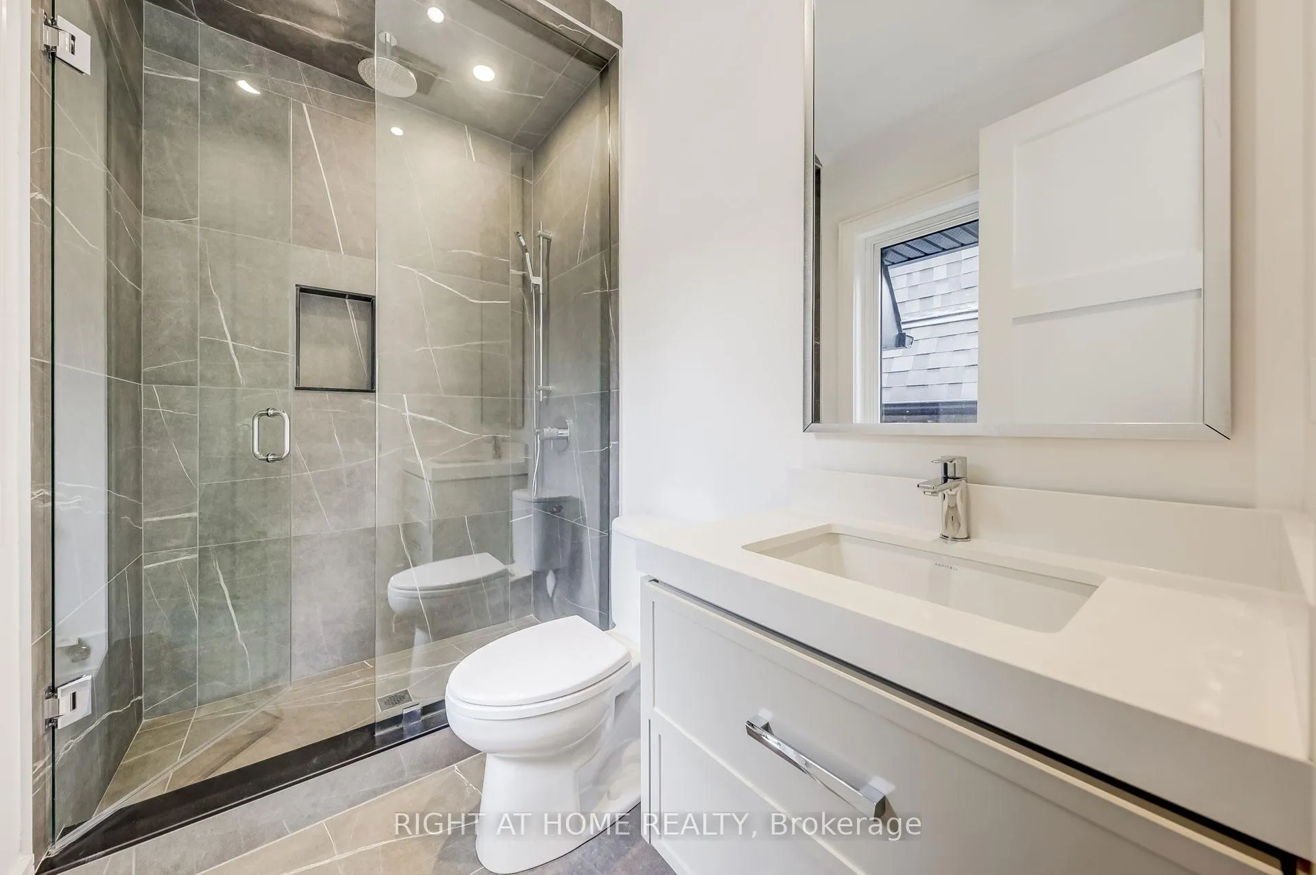 Photo 27 of 102 Parklea Drive, Toronto, Leaside — HOMEH