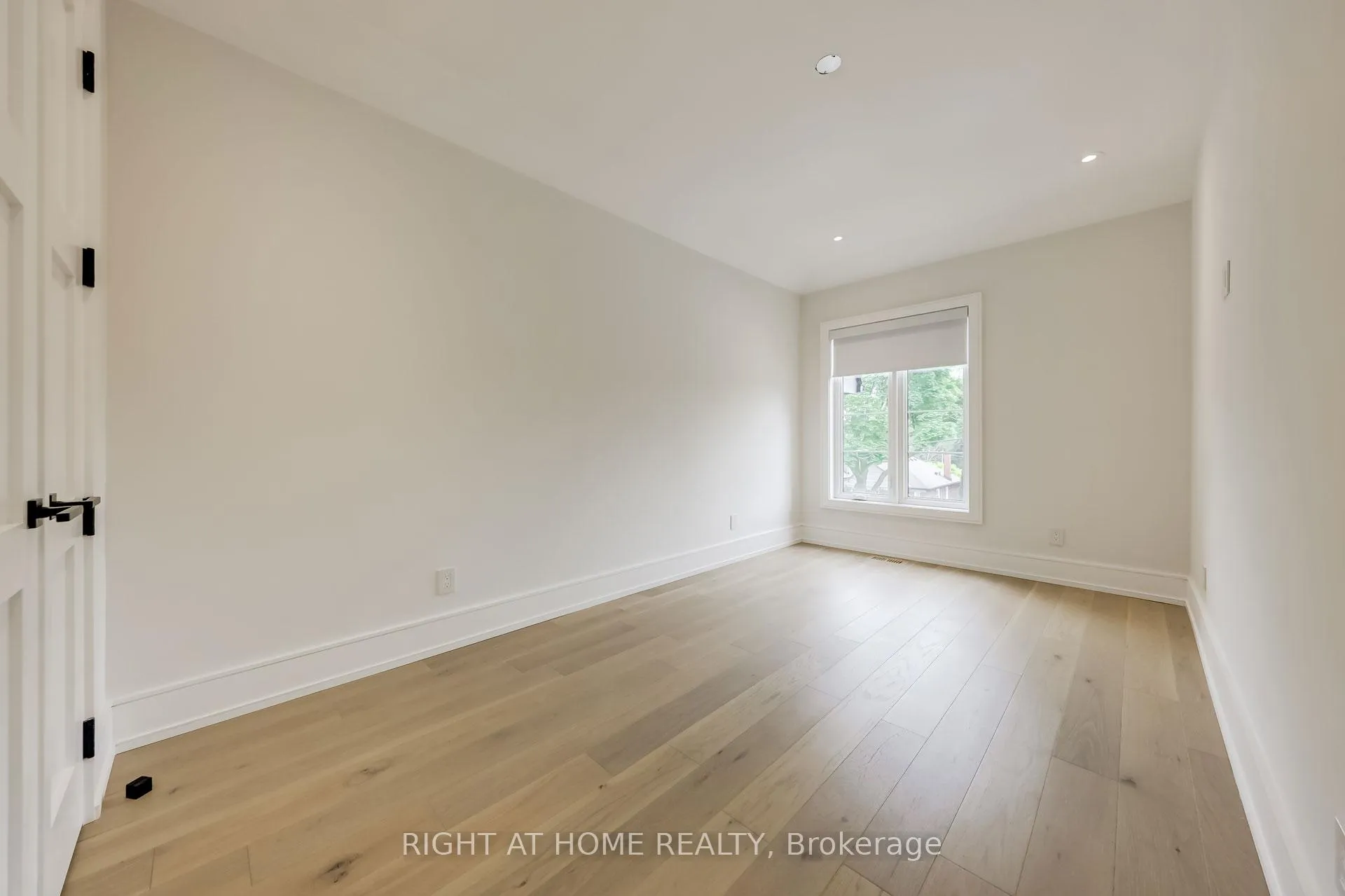 Photo 28 of 102 Parklea Drive, Toronto, Leaside — HOMEH