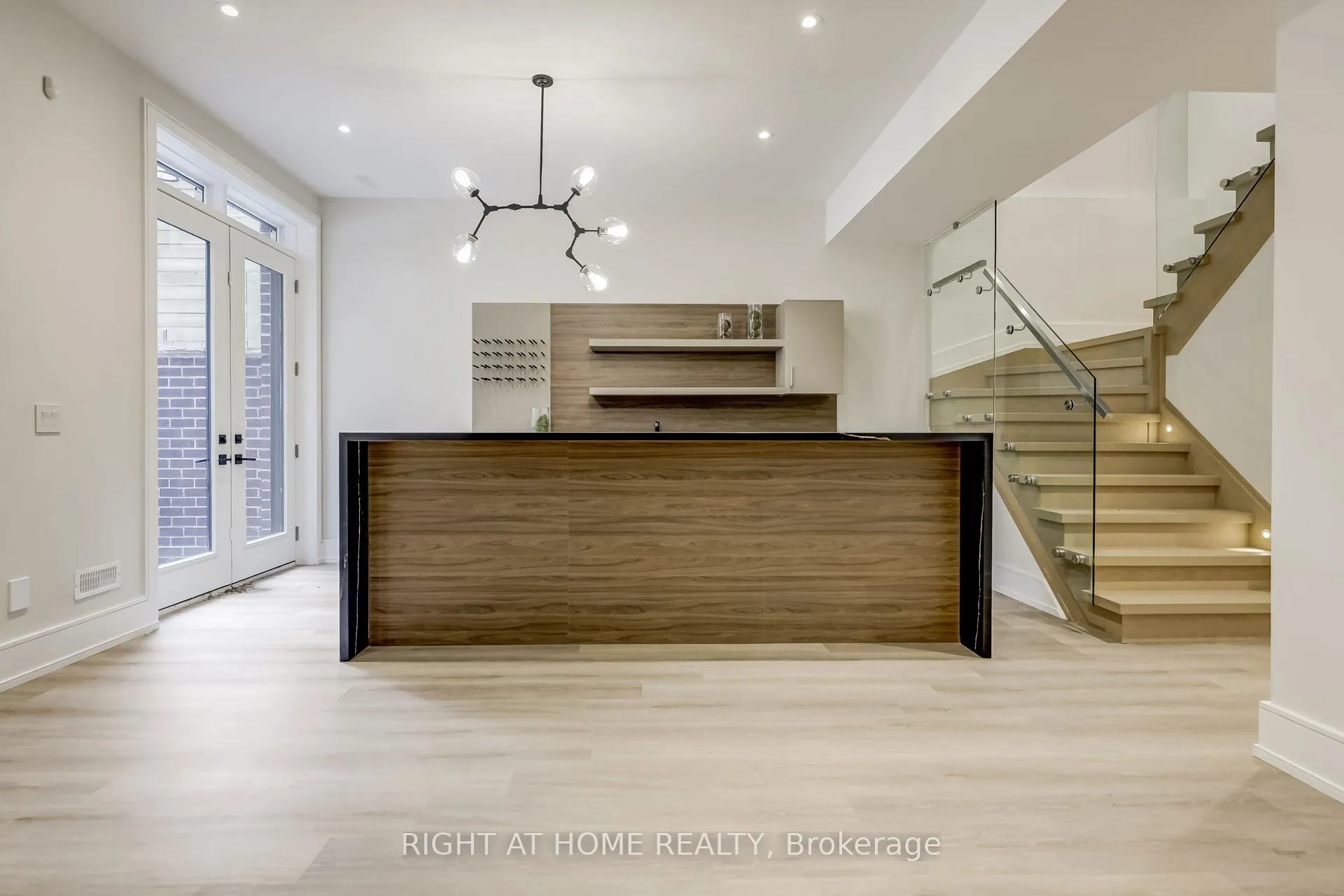 Photo 34 of 102 Parklea Drive, Toronto, Leaside — HOMEH