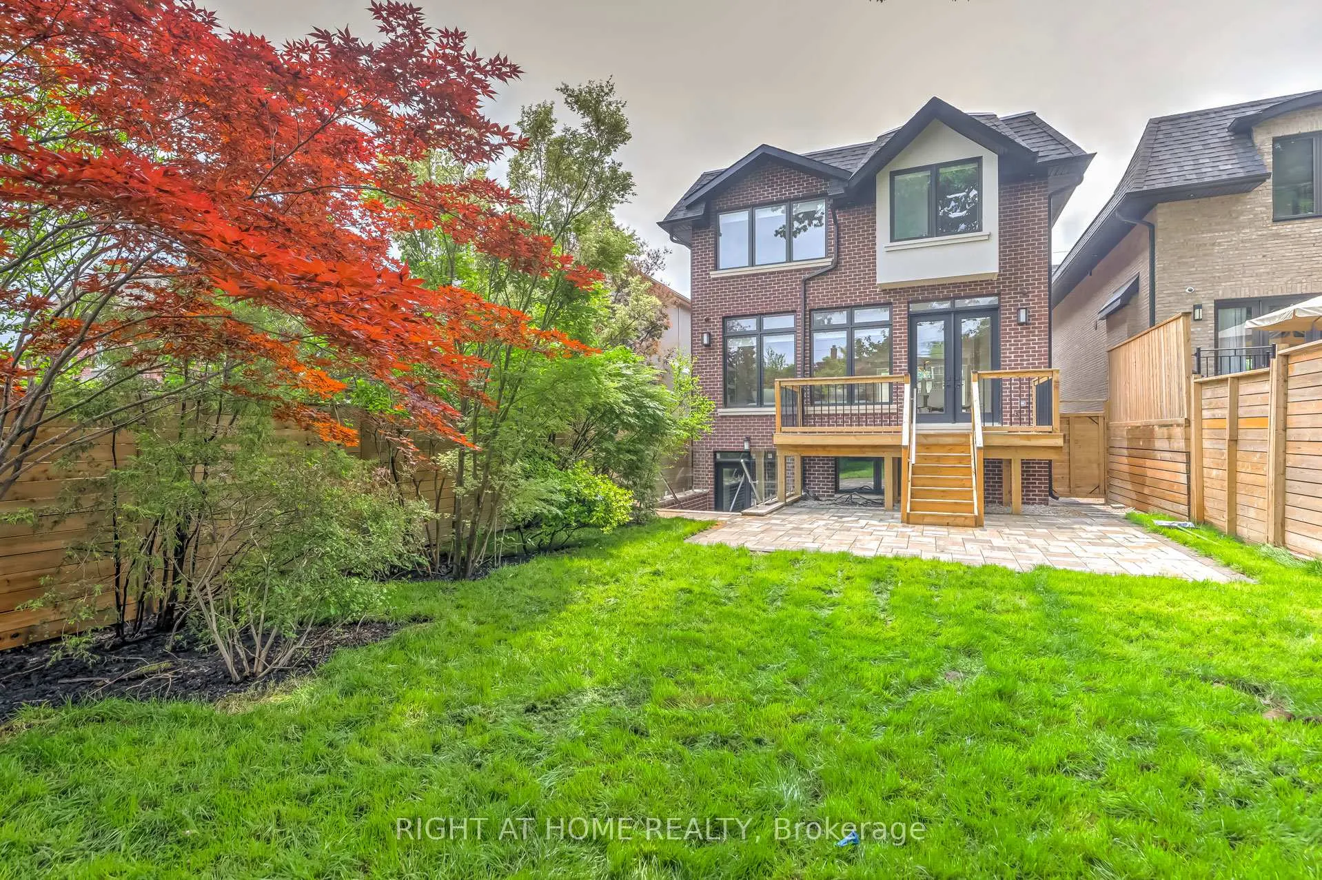 Photo 40 of 102 Parklea Drive, Toronto, Leaside — HOMEH