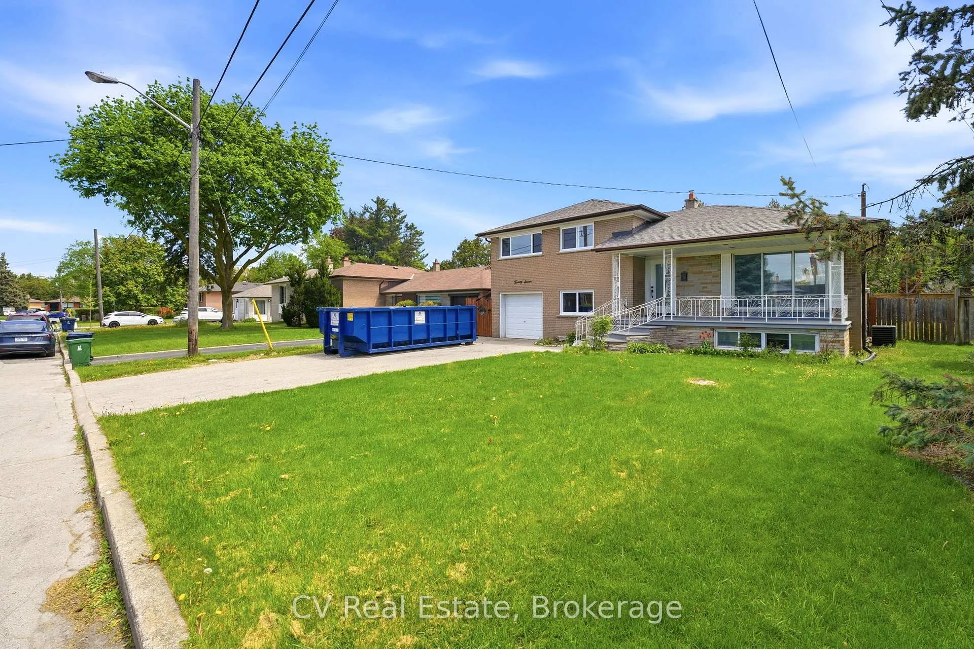 Photo 2 of Unit Upper, 27 Bellegrade Court, North York, Humbermede — HOMEH