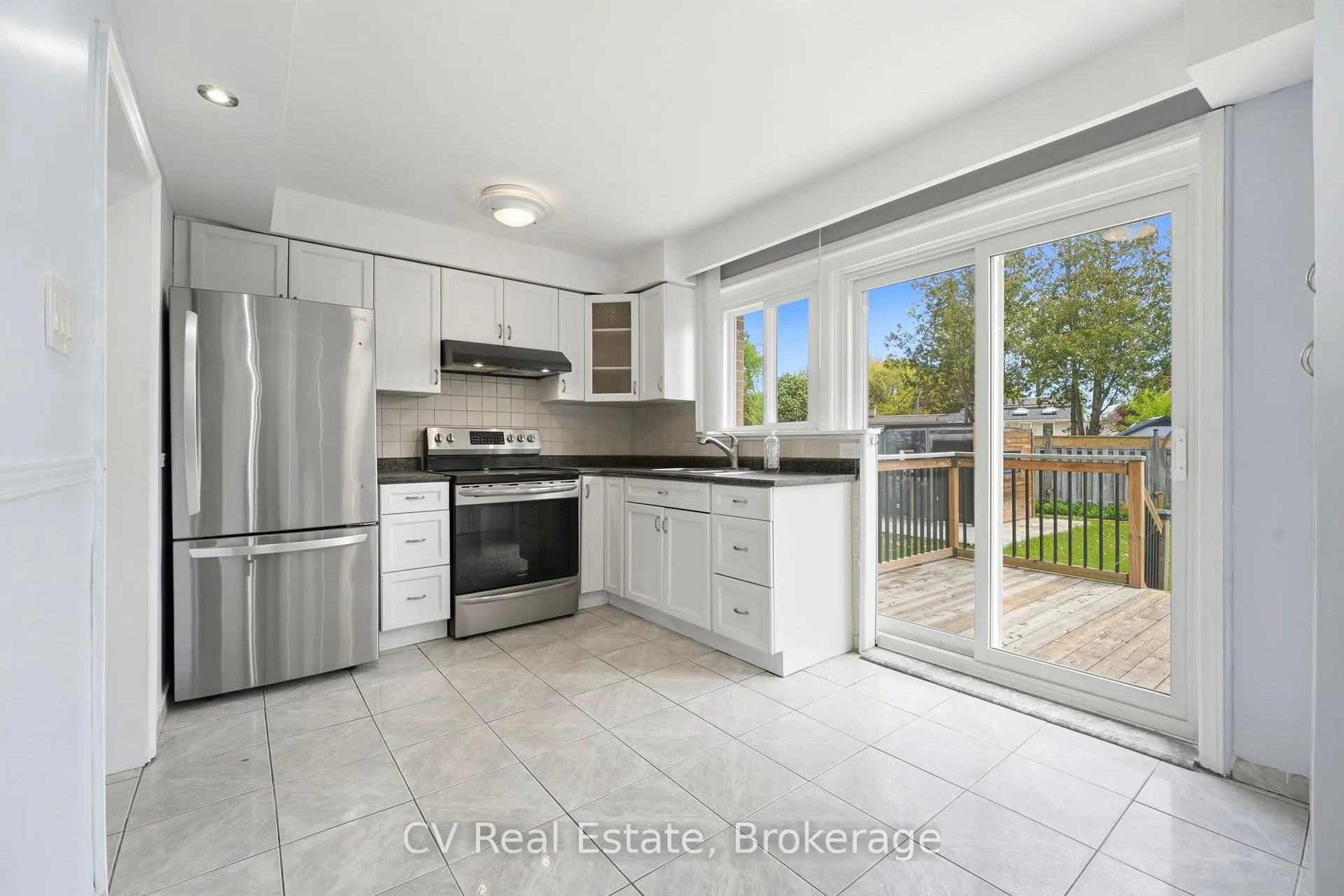 Photo 7 of Unit Upper, 27 Bellegrade Court, North York, Humbermede — HOMEH