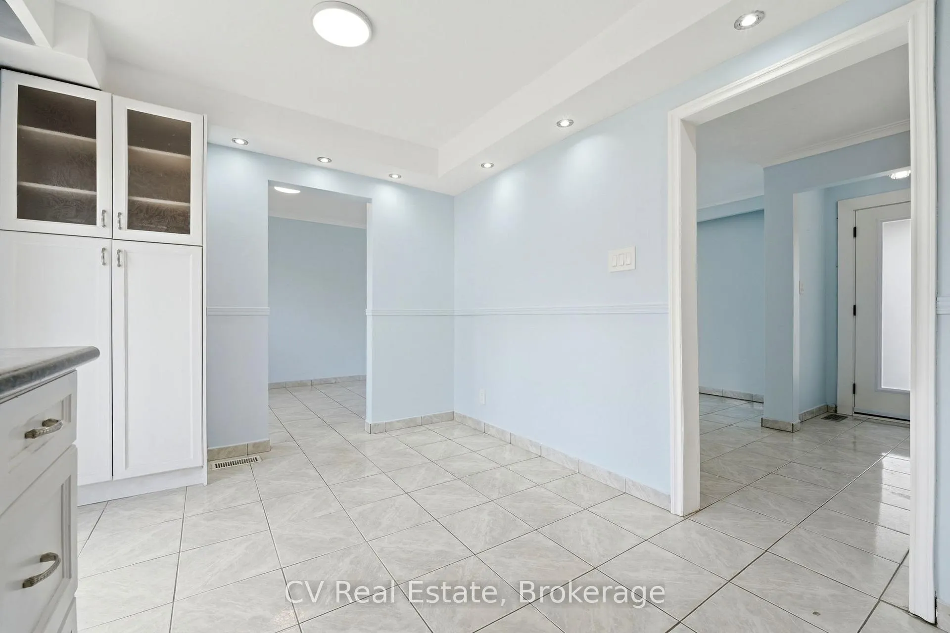 Photo 10 of Unit Upper, 27 Bellegrade Court, North York, Humbermede — HOMEH