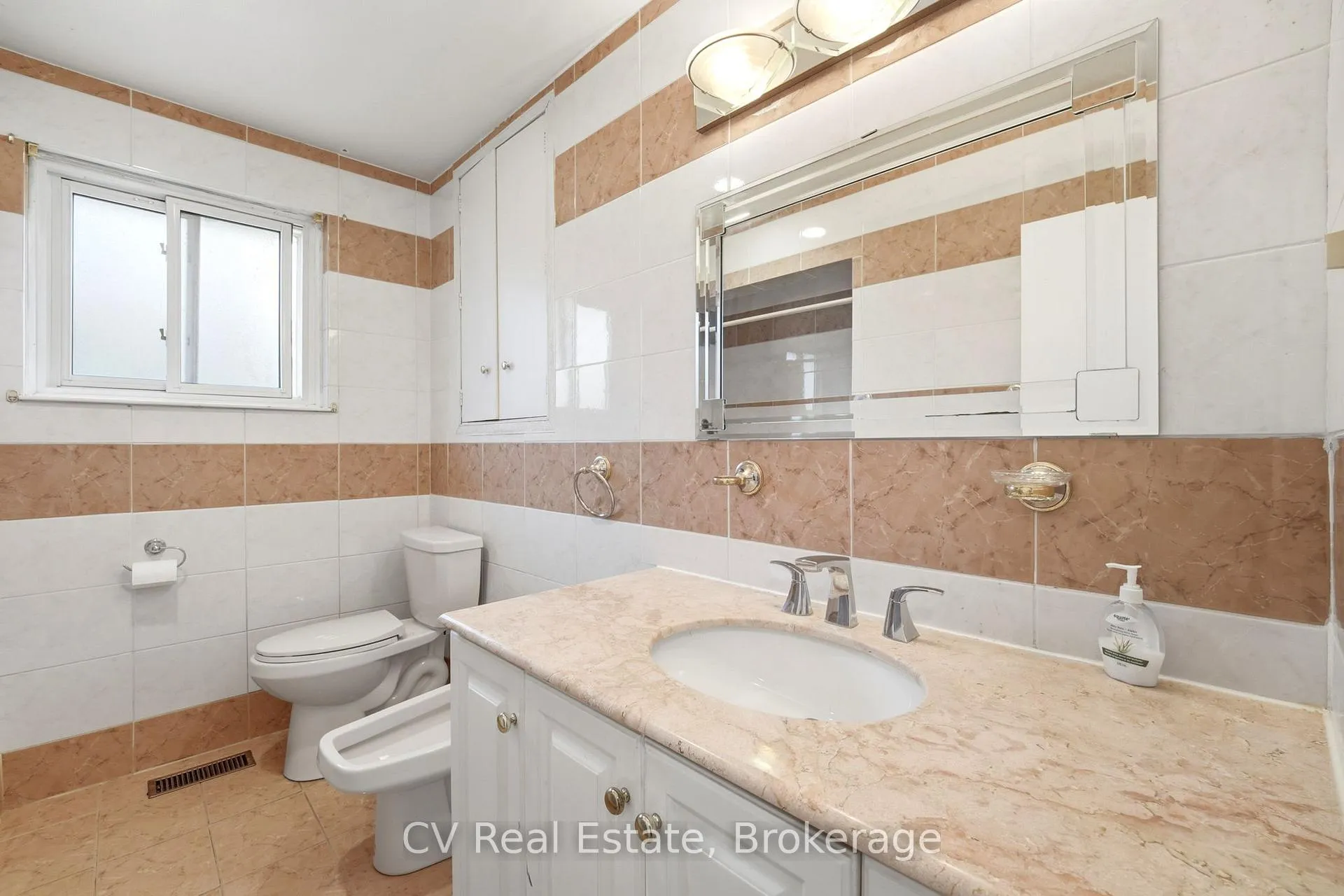 Photo 12 of Unit Upper, 27 Bellegrade Court, North York, Humbermede — HOMEH