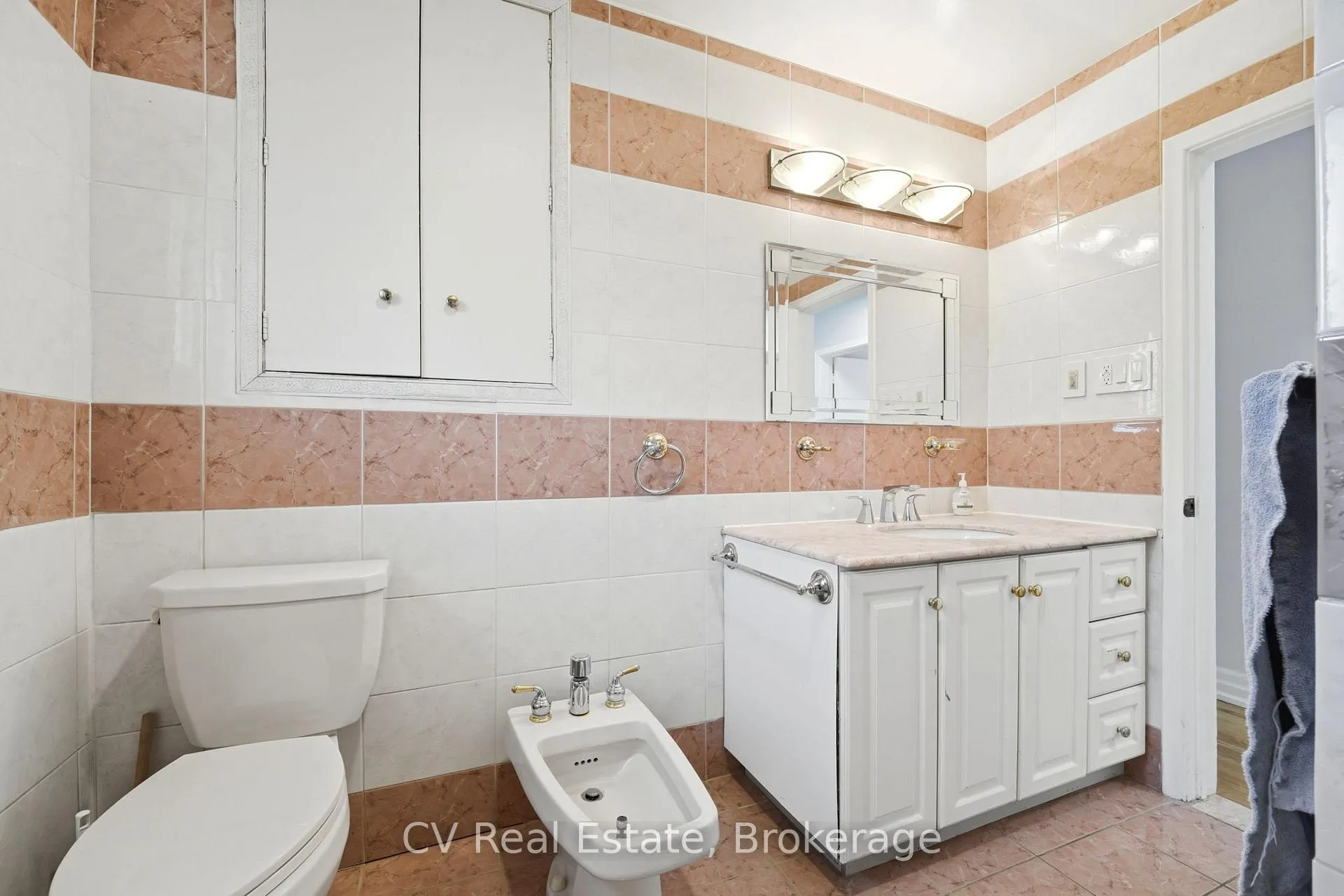 Photo 13 of Unit Upper, 27 Bellegrade Court, North York, Humbermede — HOMEH