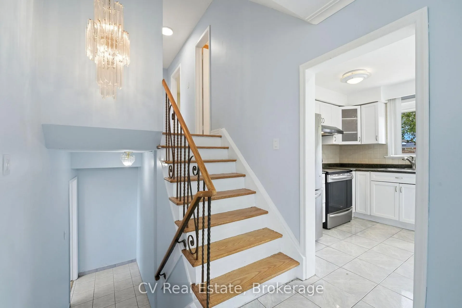 Photo 14 of Unit Upper, 27 Bellegrade Court, North York, Humbermede — HOMEH