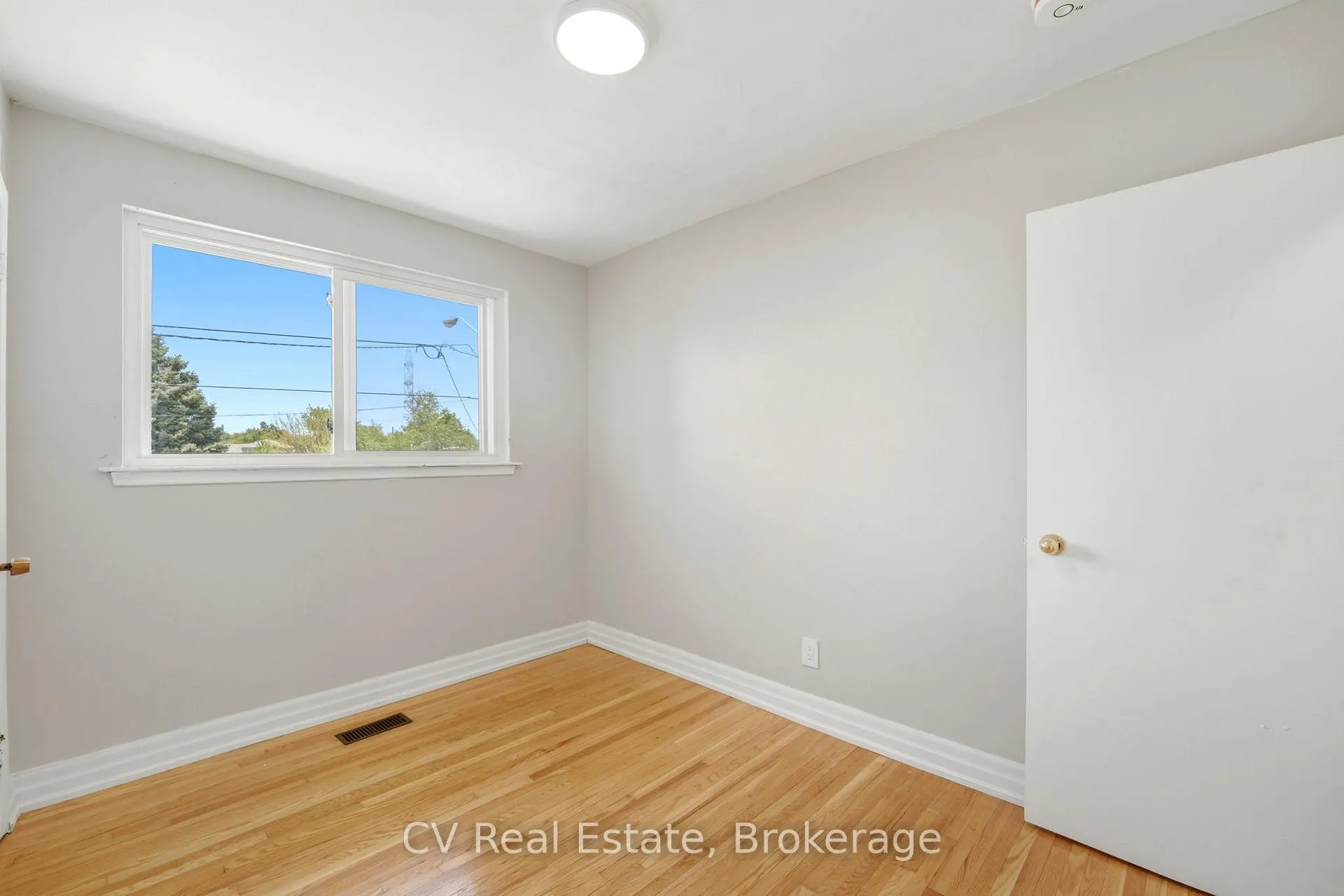 Photo 16 of Unit Upper, 27 Bellegrade Court, North York, Humbermede — HOMEH