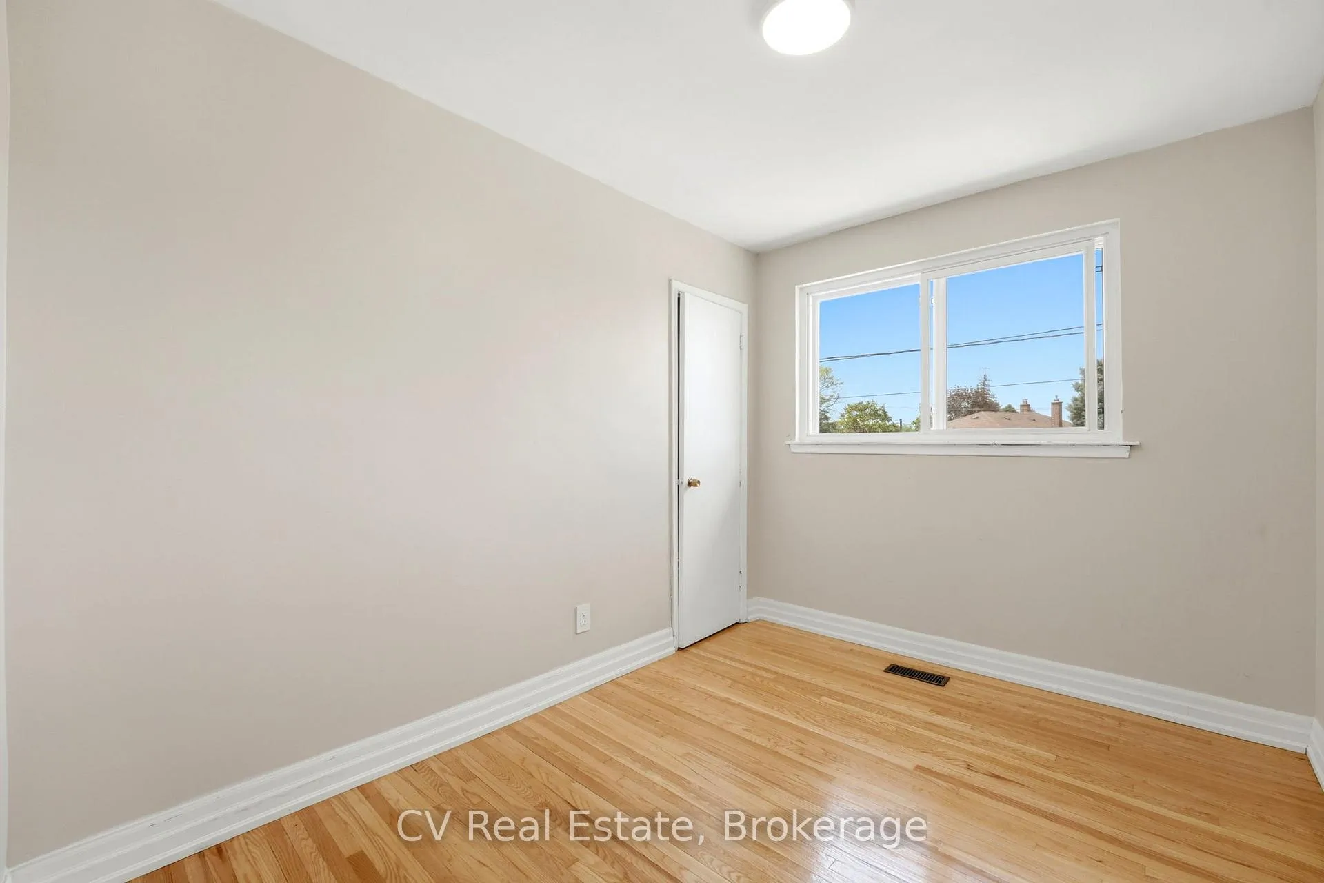 Photo 17 of Unit Upper, 27 Bellegrade Court, North York, Humbermede — HOMEH