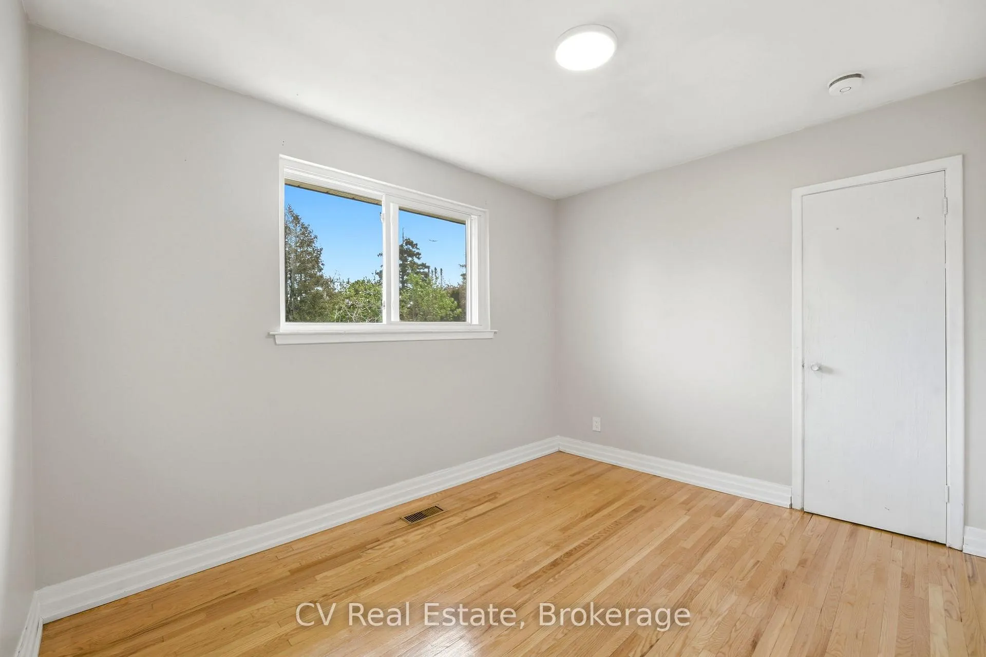 Photo 21 of Unit Upper, 27 Bellegrade Court, North York, Humbermede — HOMEH