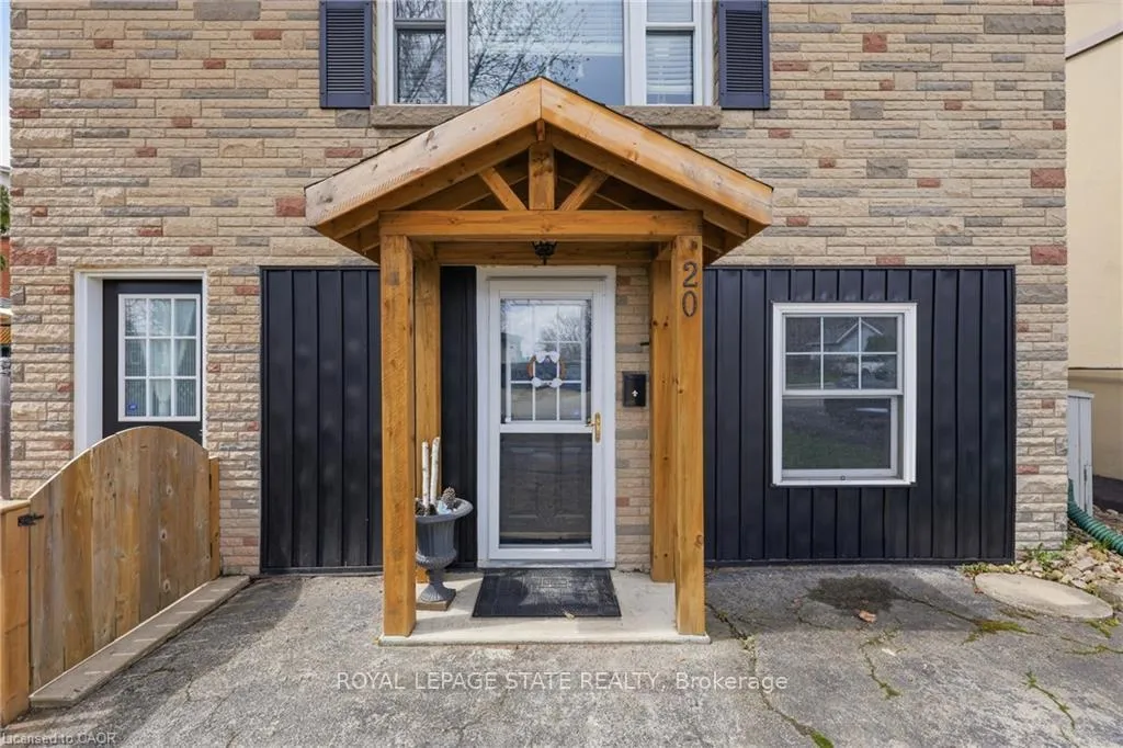 Photo 3 of 20 Peel Street S, Hamilton, Dundas — HOMEH