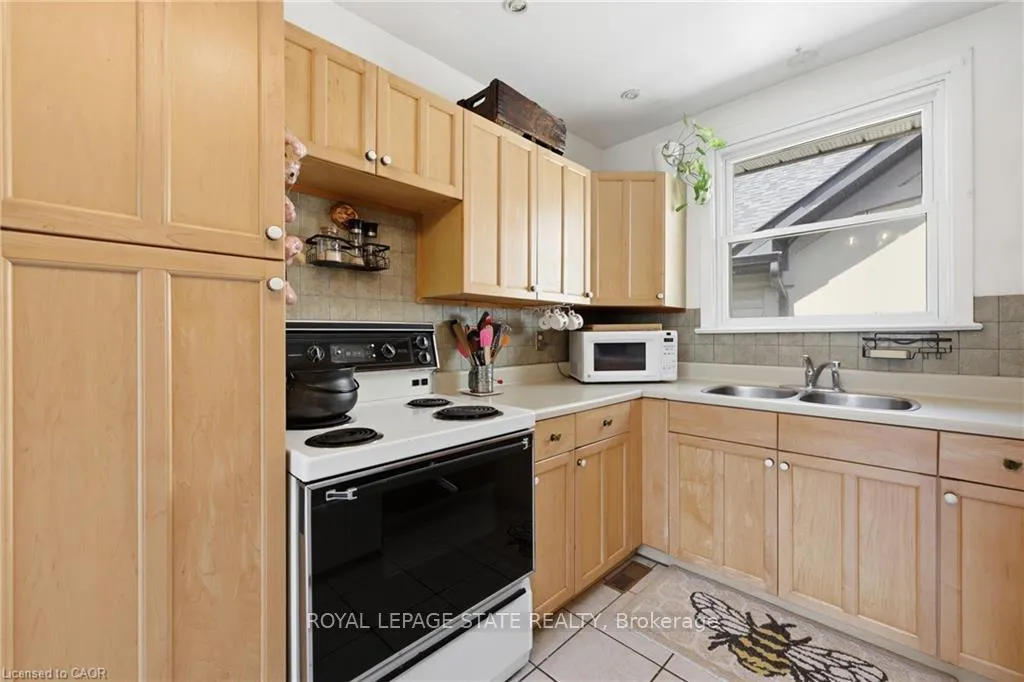 Photo 15 of 20 Peel Street S, Hamilton, Dundas — HOMEH