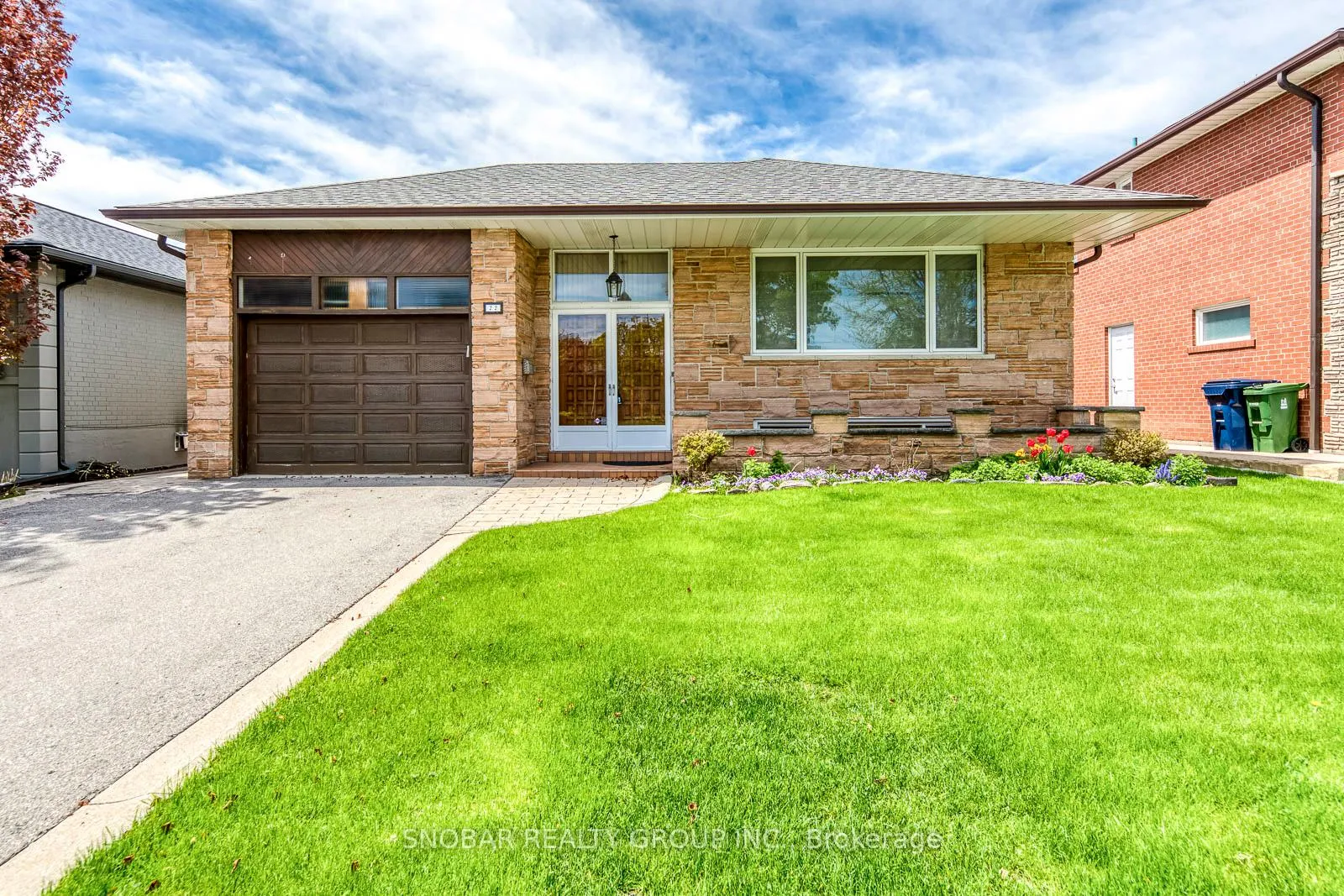 Photo 2 of 22 Norgrove Crescent, Etobicoke, Willowridge-Martingrove-Richview — HOMEH