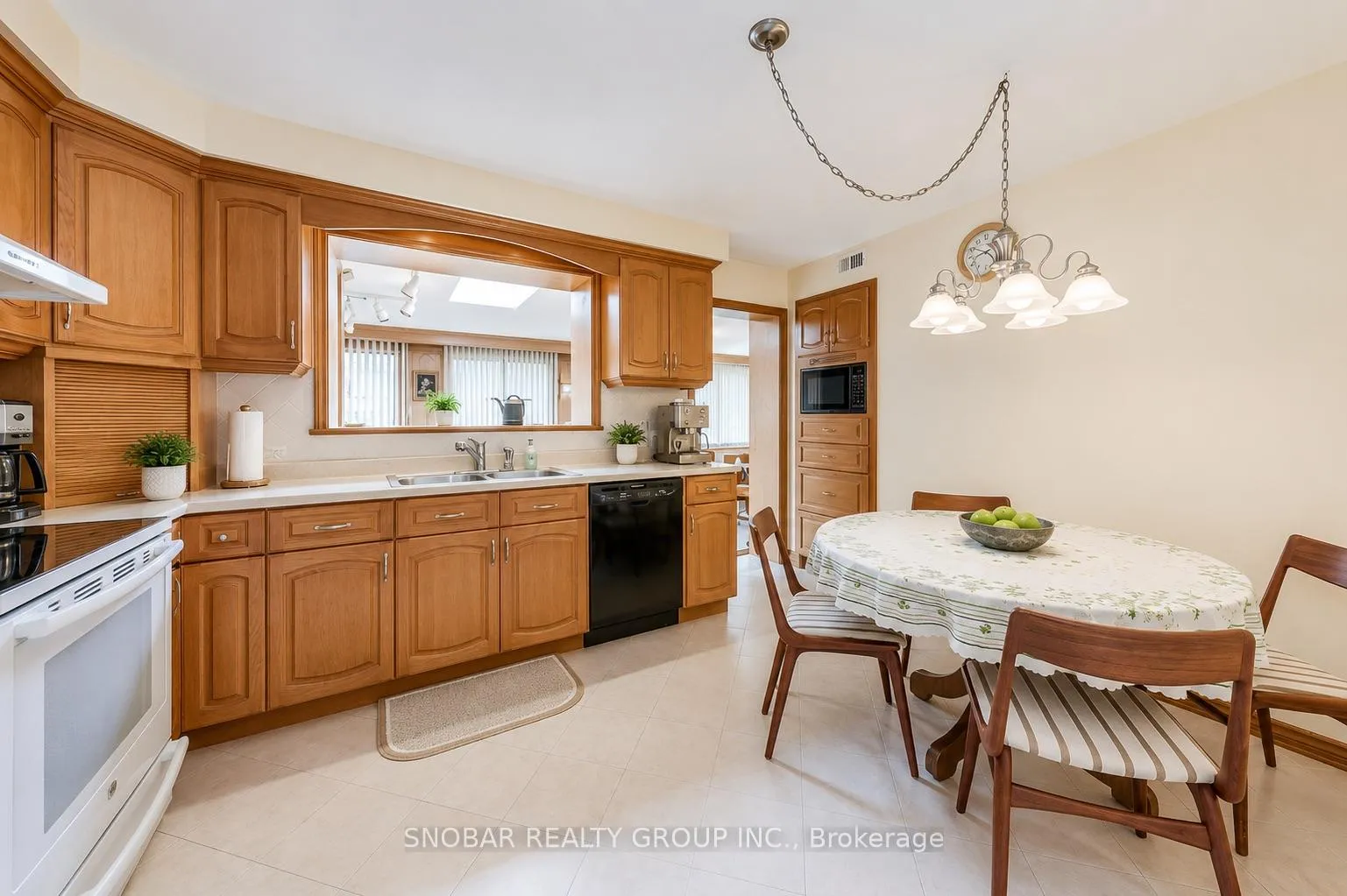 Photo 9 of 22 Norgrove Crescent, Etobicoke, Willowridge-Martingrove-Richview — HOMEH