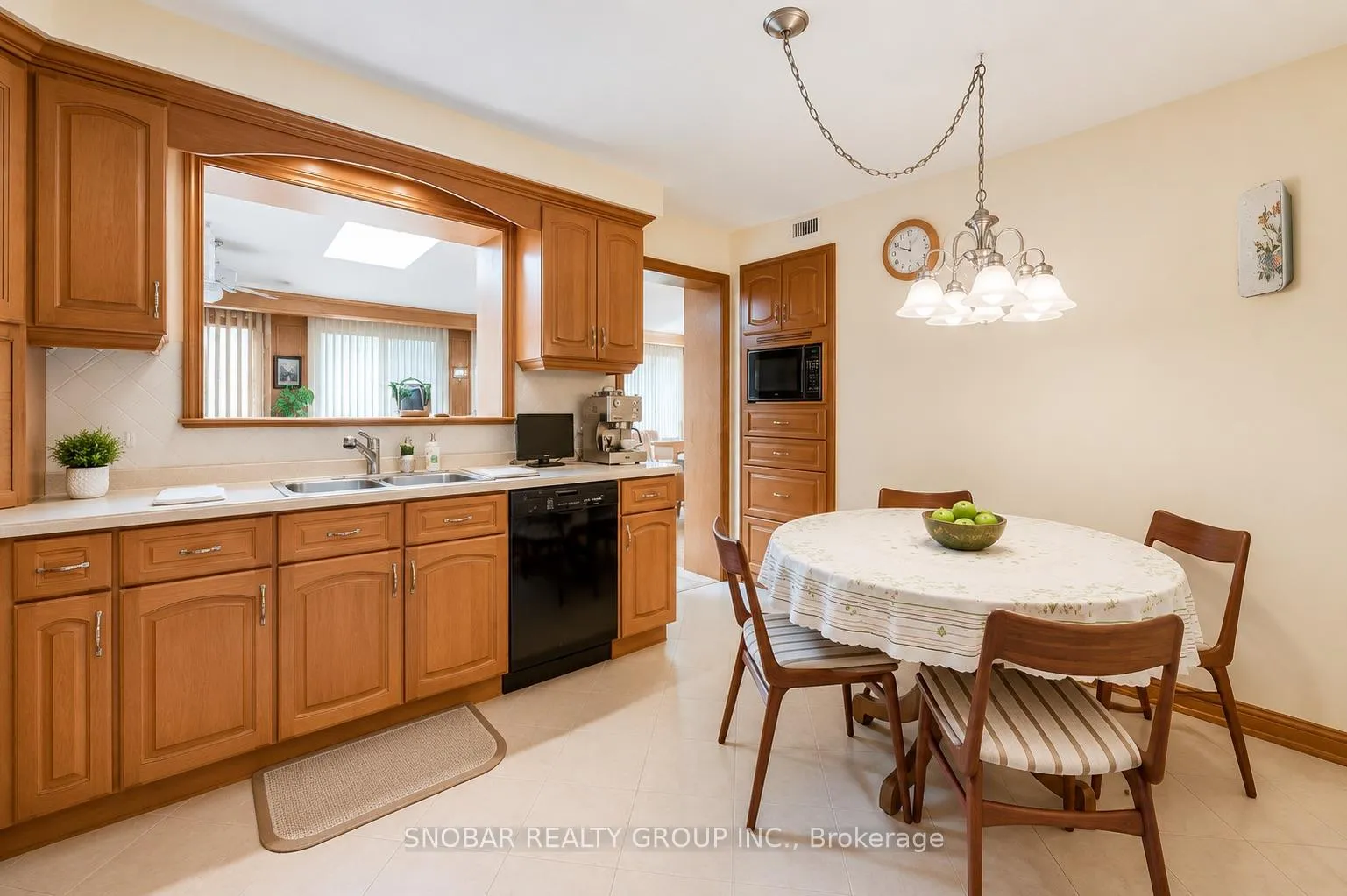 Photo 10 of 22 Norgrove Crescent, Etobicoke, Willowridge-Martingrove-Richview — HOMEH