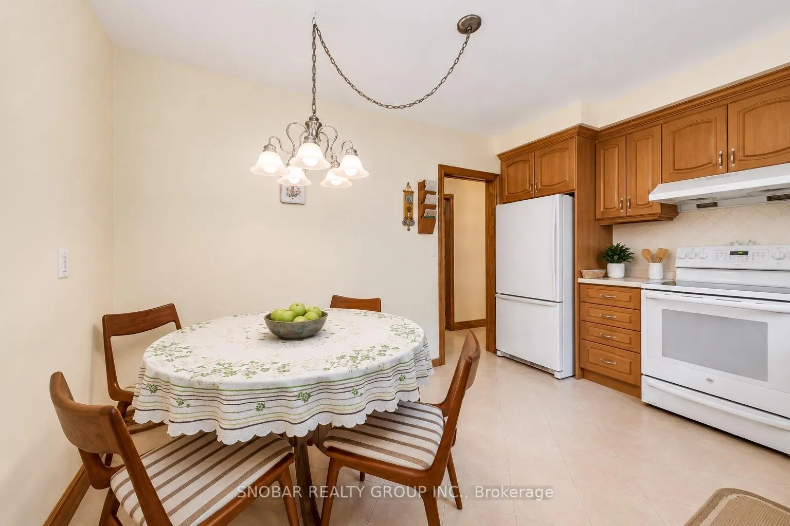 Photo 12 of 22 Norgrove Crescent, Etobicoke, Willowridge-Martingrove-Richview — HOMEH