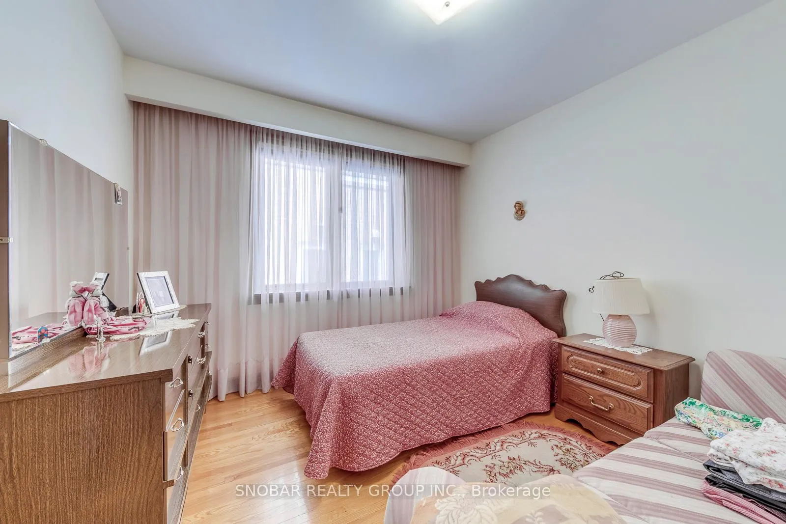 Photo 17 of 22 Norgrove Crescent, Etobicoke, Willowridge-Martingrove-Richview — HOMEH