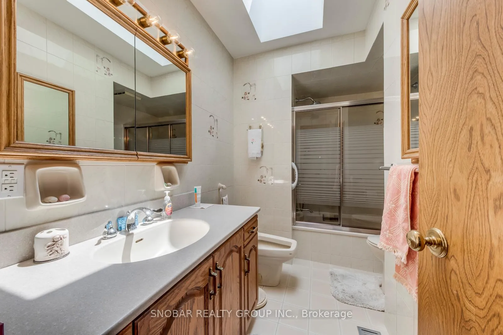 Photo 19 of 22 Norgrove Crescent, Etobicoke, Willowridge-Martingrove-Richview — HOMEH