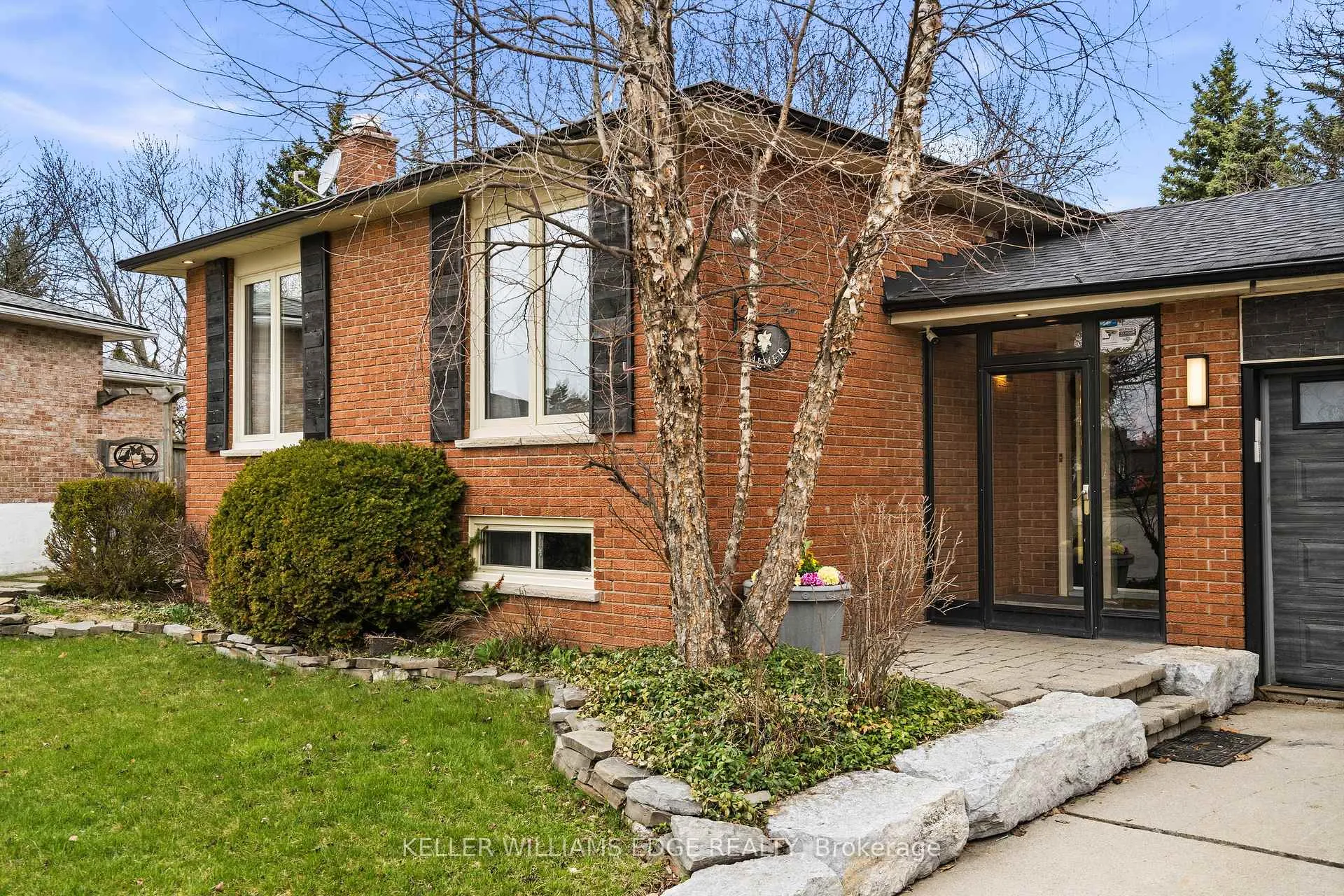 Photo 4 of 21 Milverton Close, Hamilton, Waterdown — HOMEH