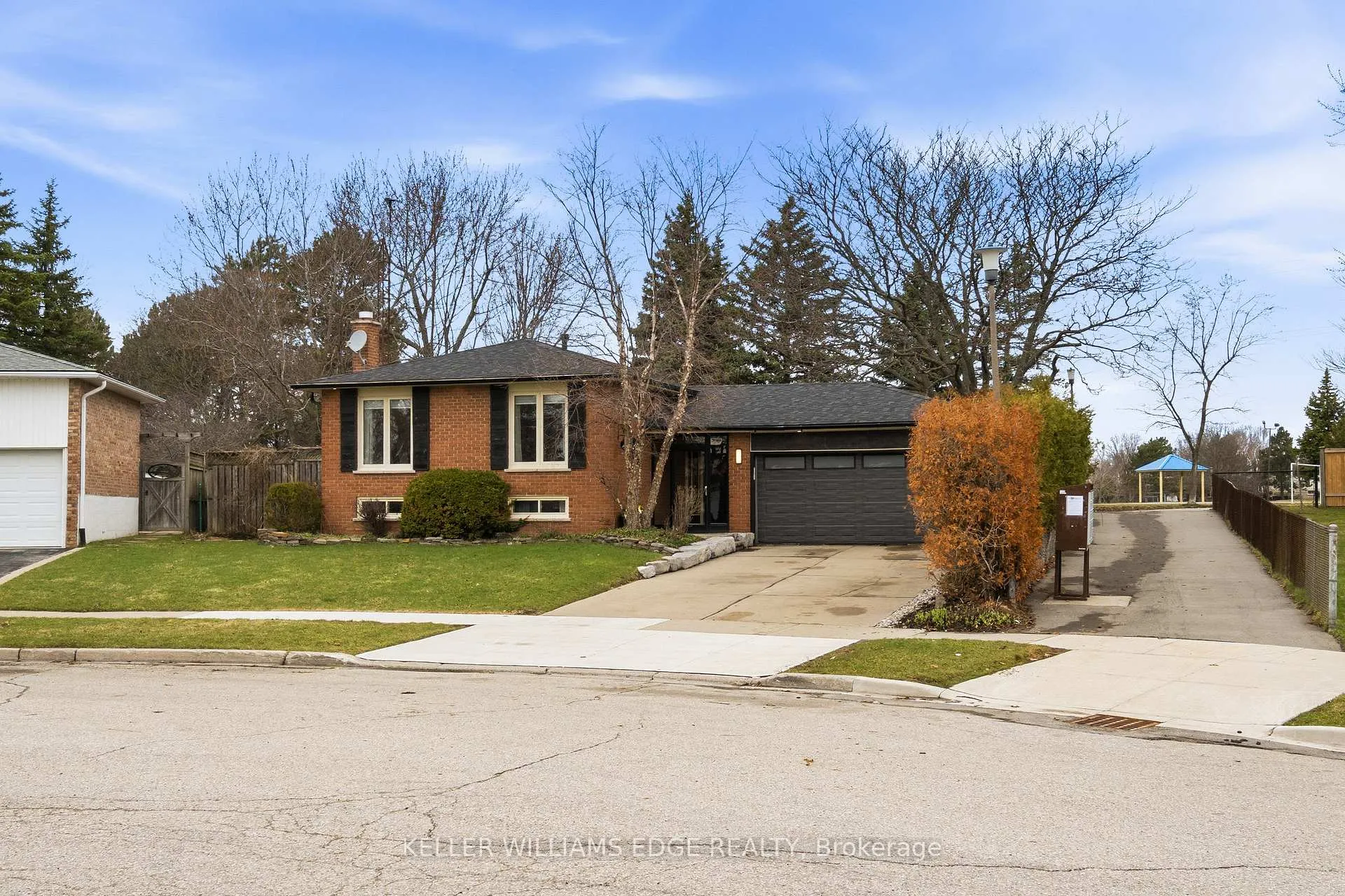 Photo 5 of 21 Milverton Close, Hamilton, Waterdown — HOMEH
