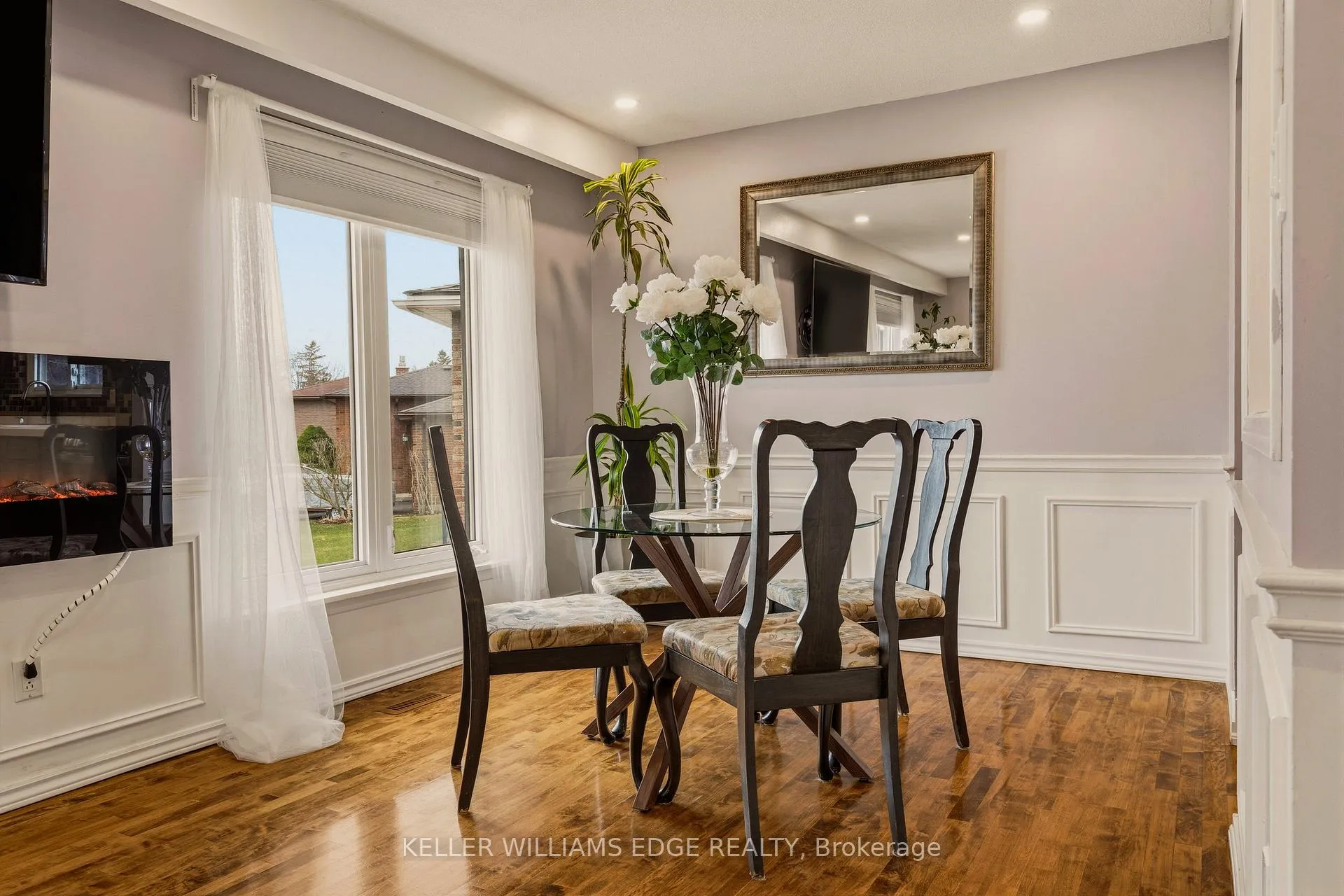 Photo 9 of 21 Milverton Close, Hamilton, Waterdown — HOMEH