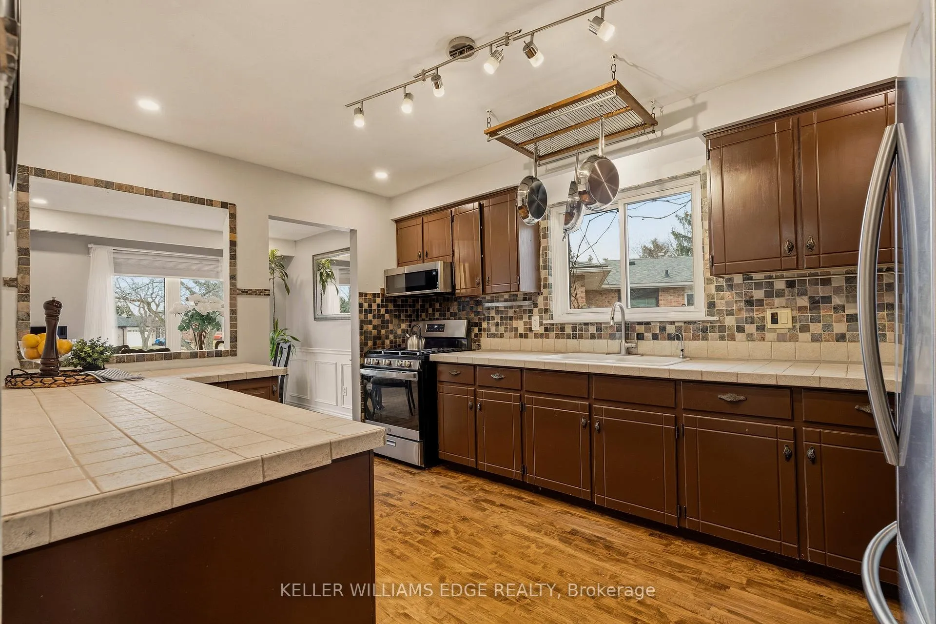Photo 11 of 21 Milverton Close, Hamilton, Waterdown — HOMEH