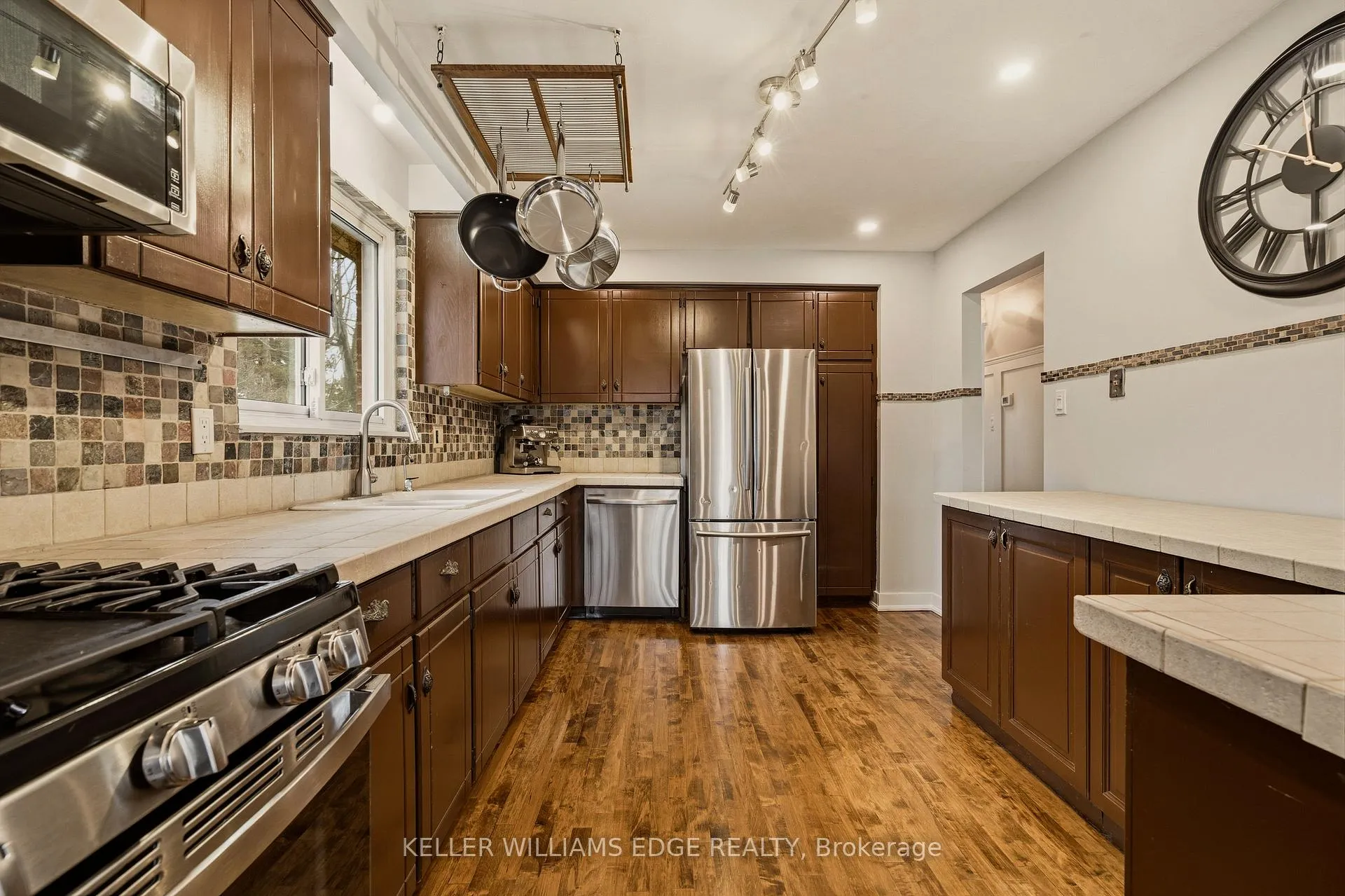 Photo 12 of 21 Milverton Close, Hamilton, Waterdown — HOMEH