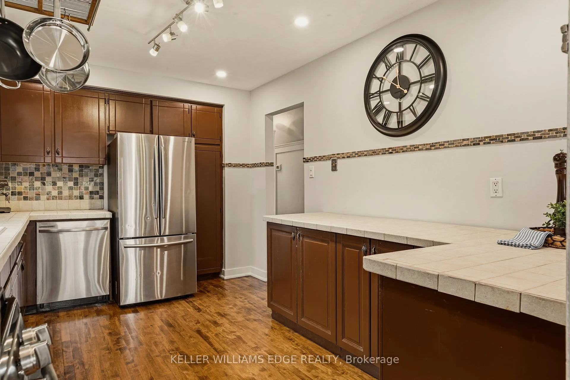 Photo 15 of 21 Milverton Close, Hamilton, Waterdown — HOMEH