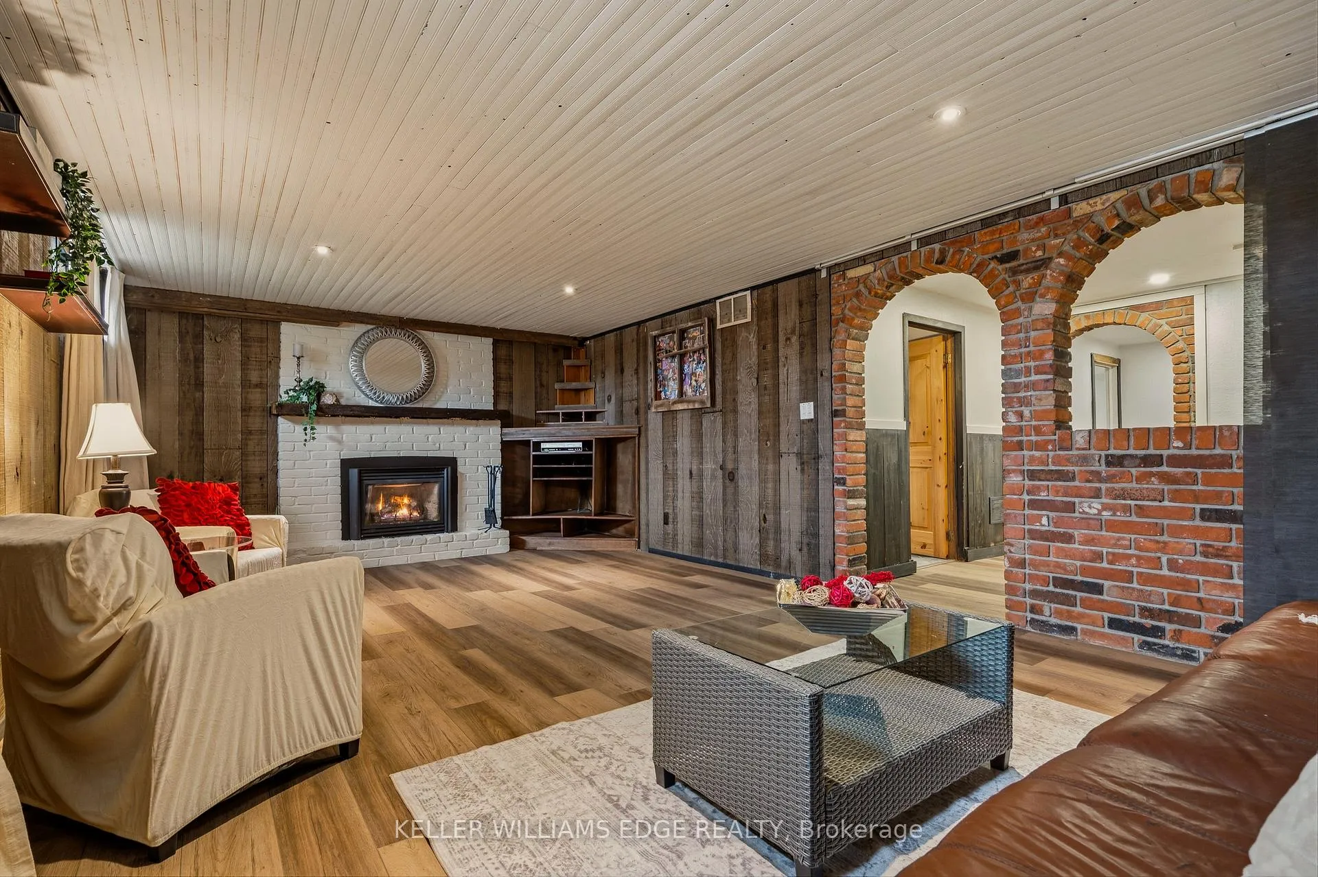 Photo 23 of 21 Milverton Close, Hamilton, Waterdown — HOMEH