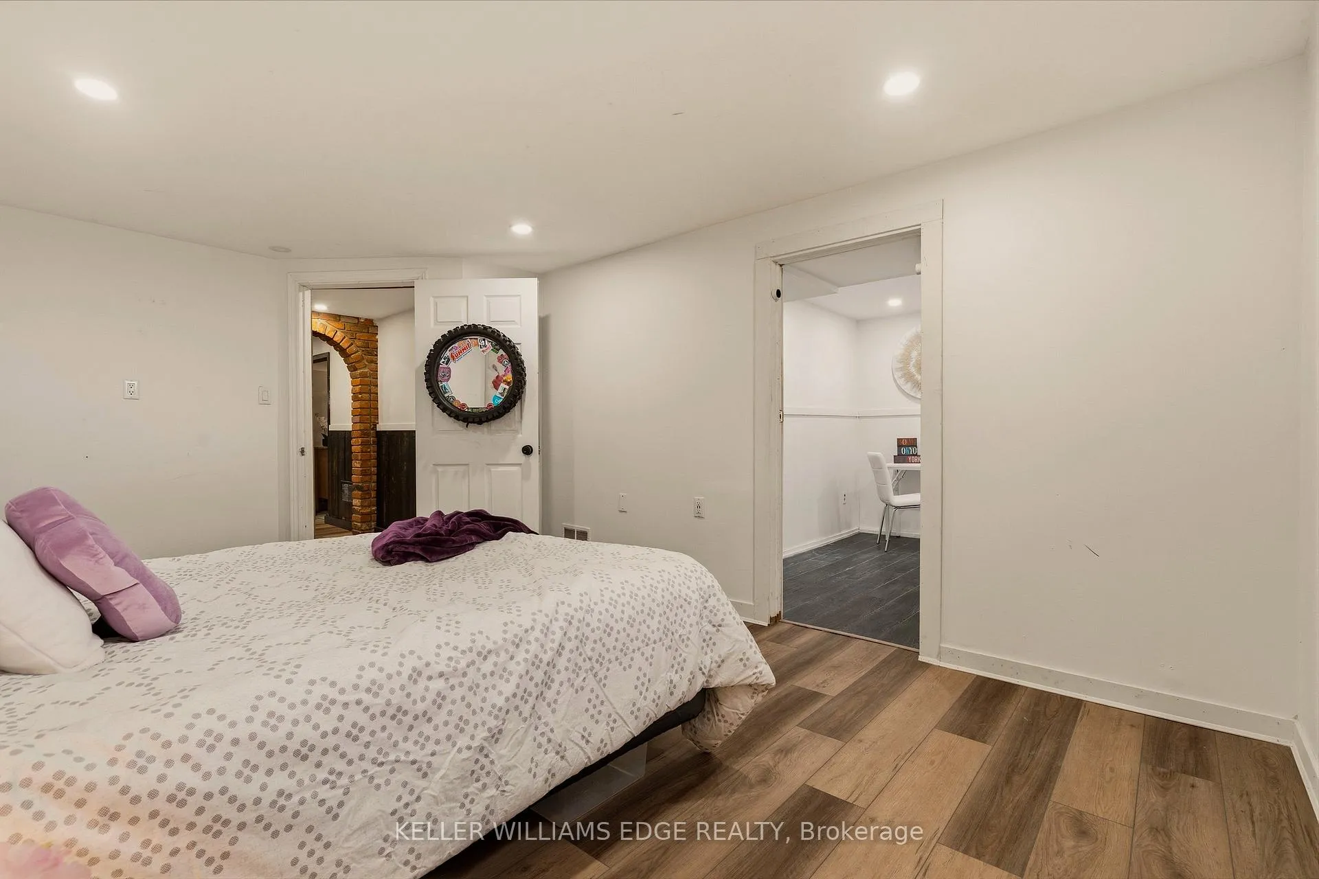 Photo 24 of 21 Milverton Close, Hamilton, Waterdown — HOMEH