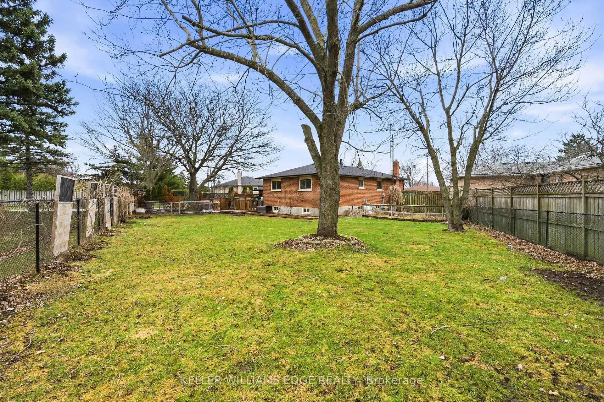 Photo 29 of 21 Milverton Close, Hamilton, Waterdown — HOMEH