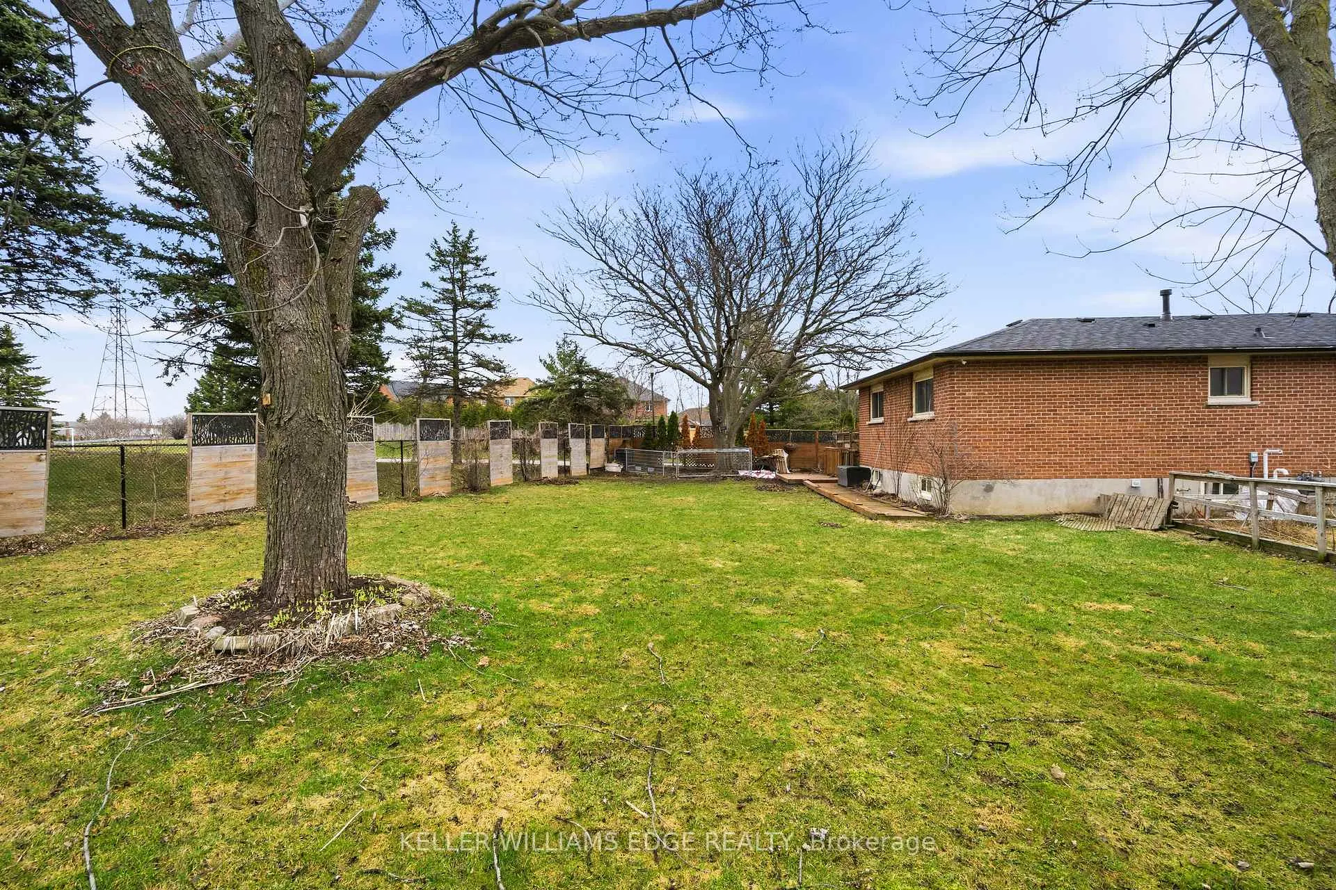 Photo 30 of 21 Milverton Close, Hamilton, Waterdown — HOMEH