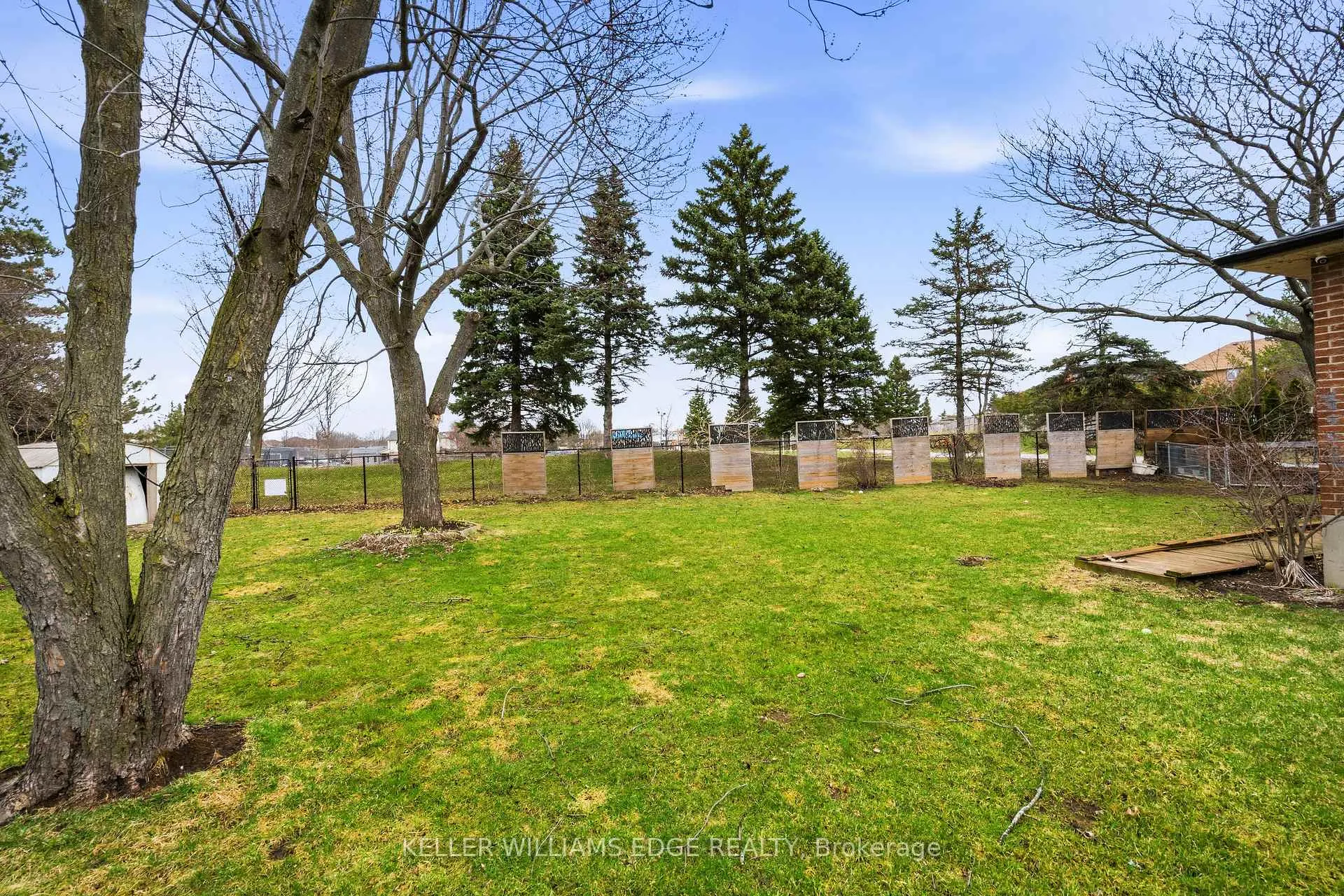 Photo 31 of 21 Milverton Close, Hamilton, Waterdown — HOMEH