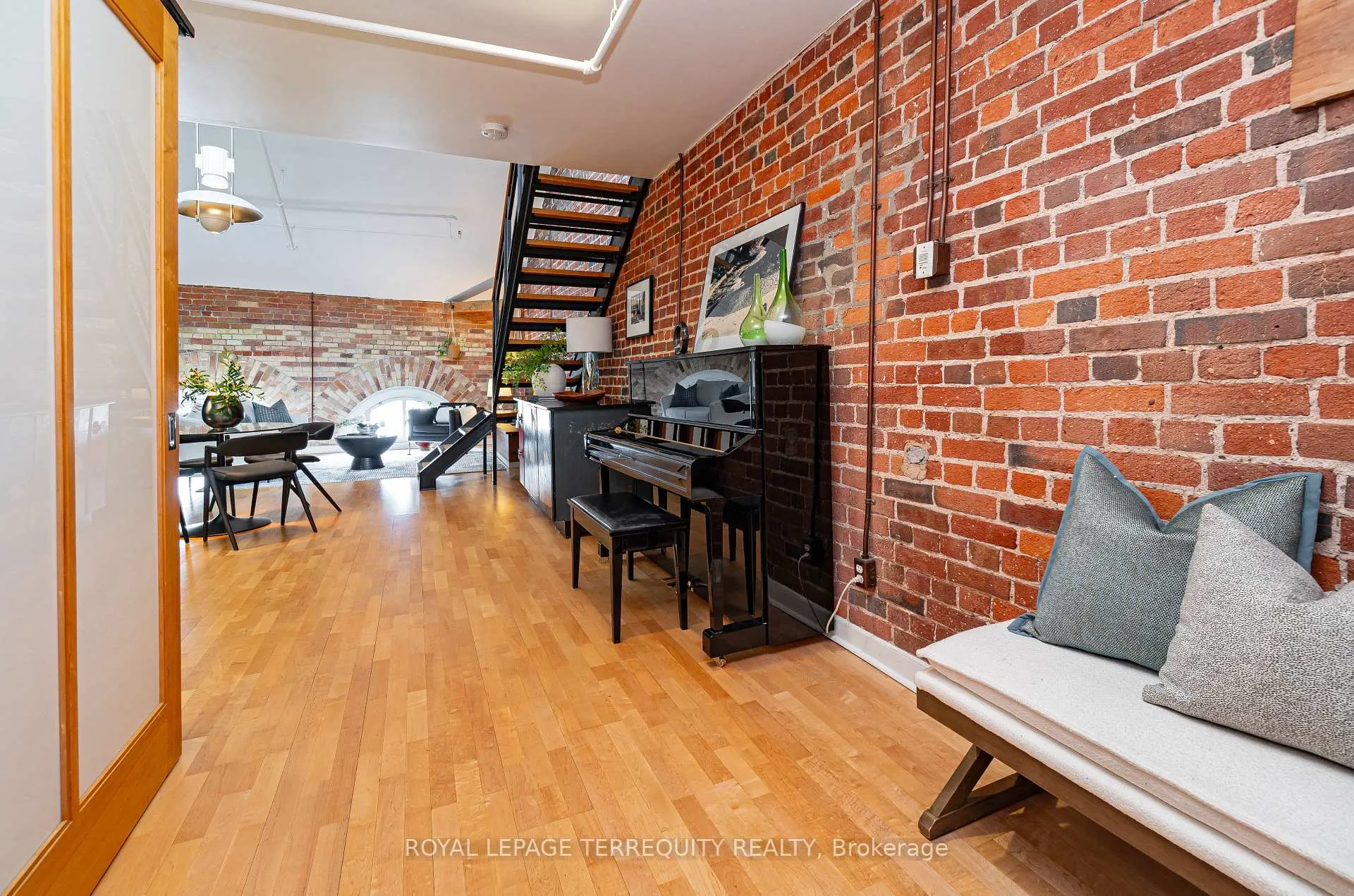 Photo 3 of Unit 409, 81A Front Street E, Toronto, Waterfront Communities — HOMEH
