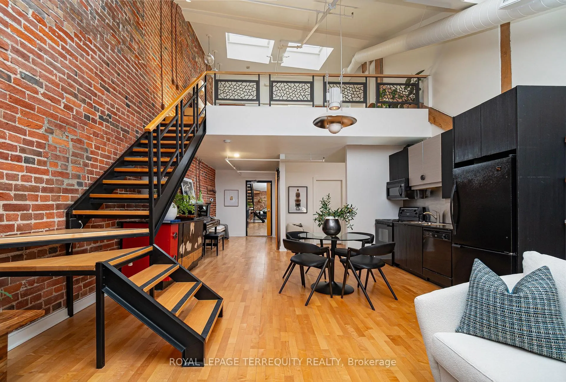 Photo 12 of Unit 409, 81A Front Street E, Toronto, Waterfront Communities — HOMEH