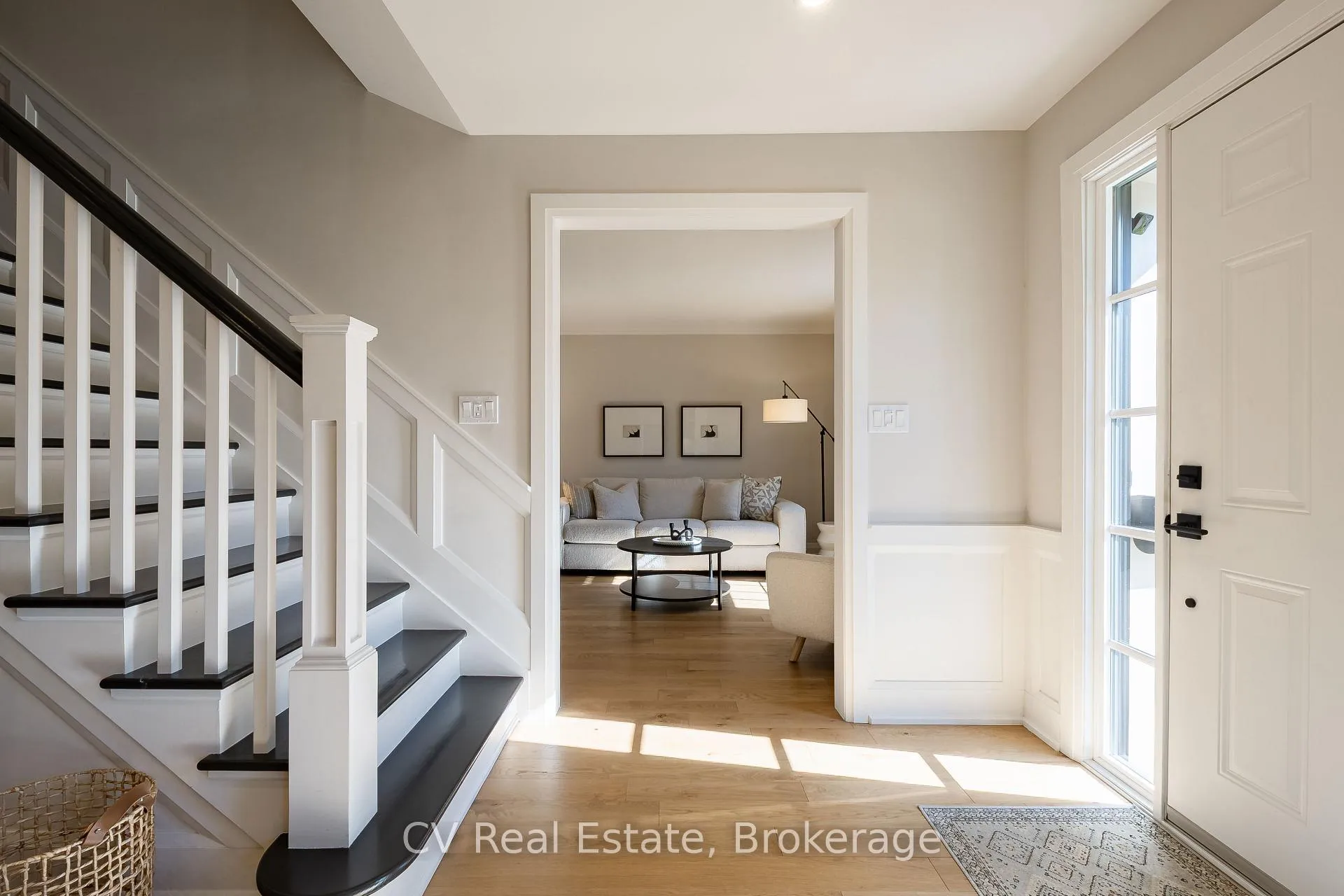 Photo 4 of 1149 Crofton Way, Burlington, Tyandaga — HOMEH