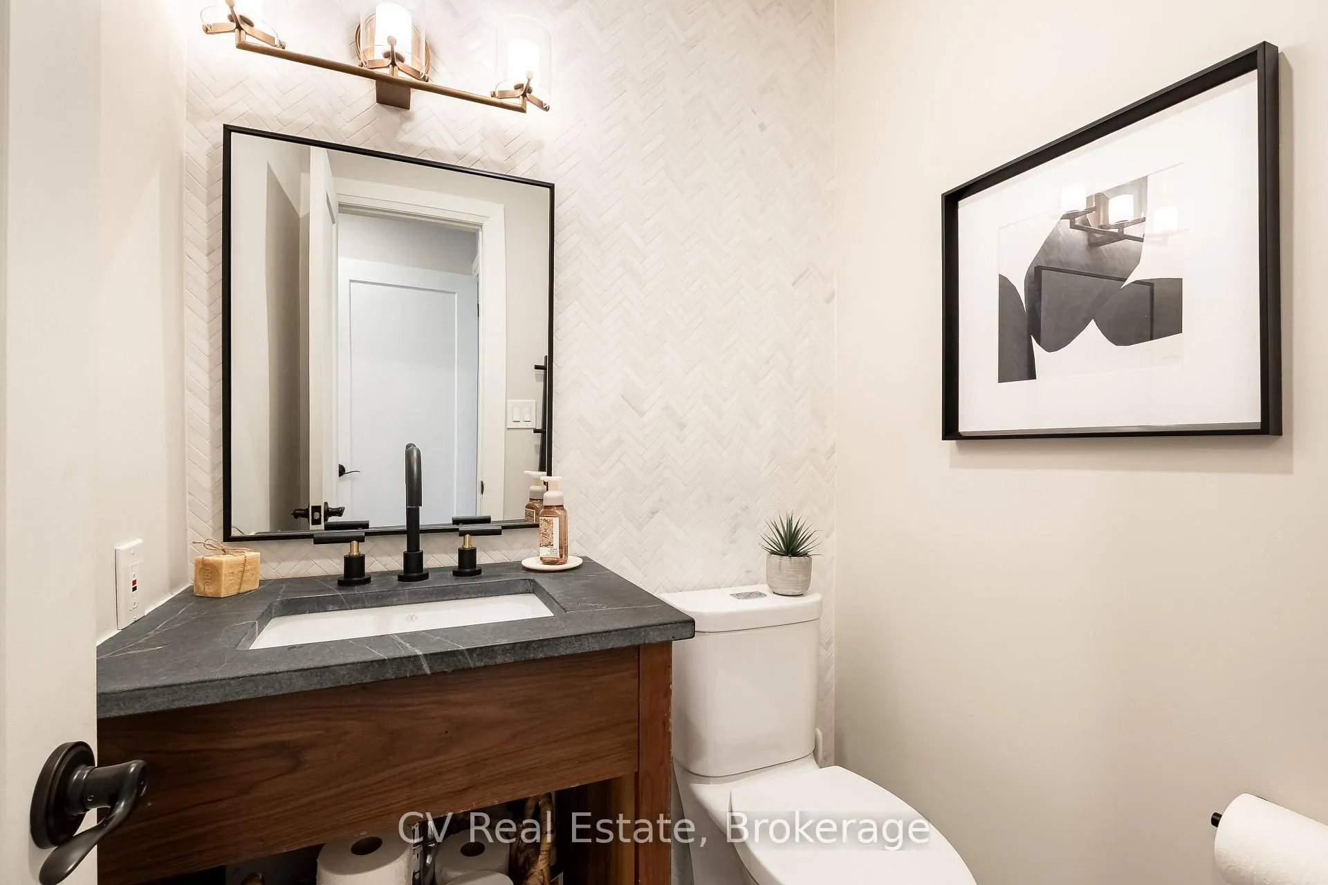 Photo 25 of 1149 Crofton Way, Burlington, Tyandaga — HOMEH
