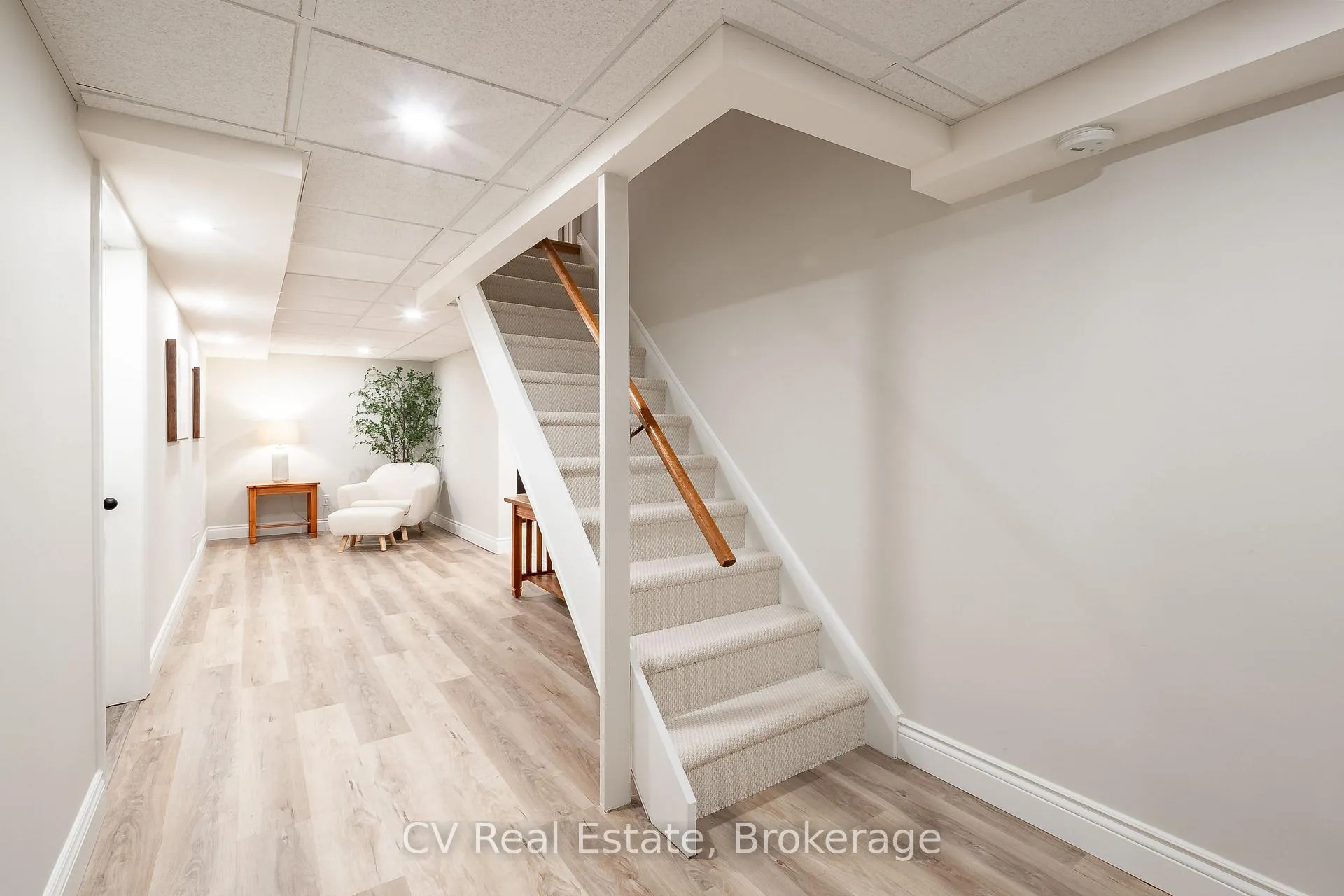 Photo 37 of 1149 Crofton Way, Burlington, Tyandaga — HOMEH