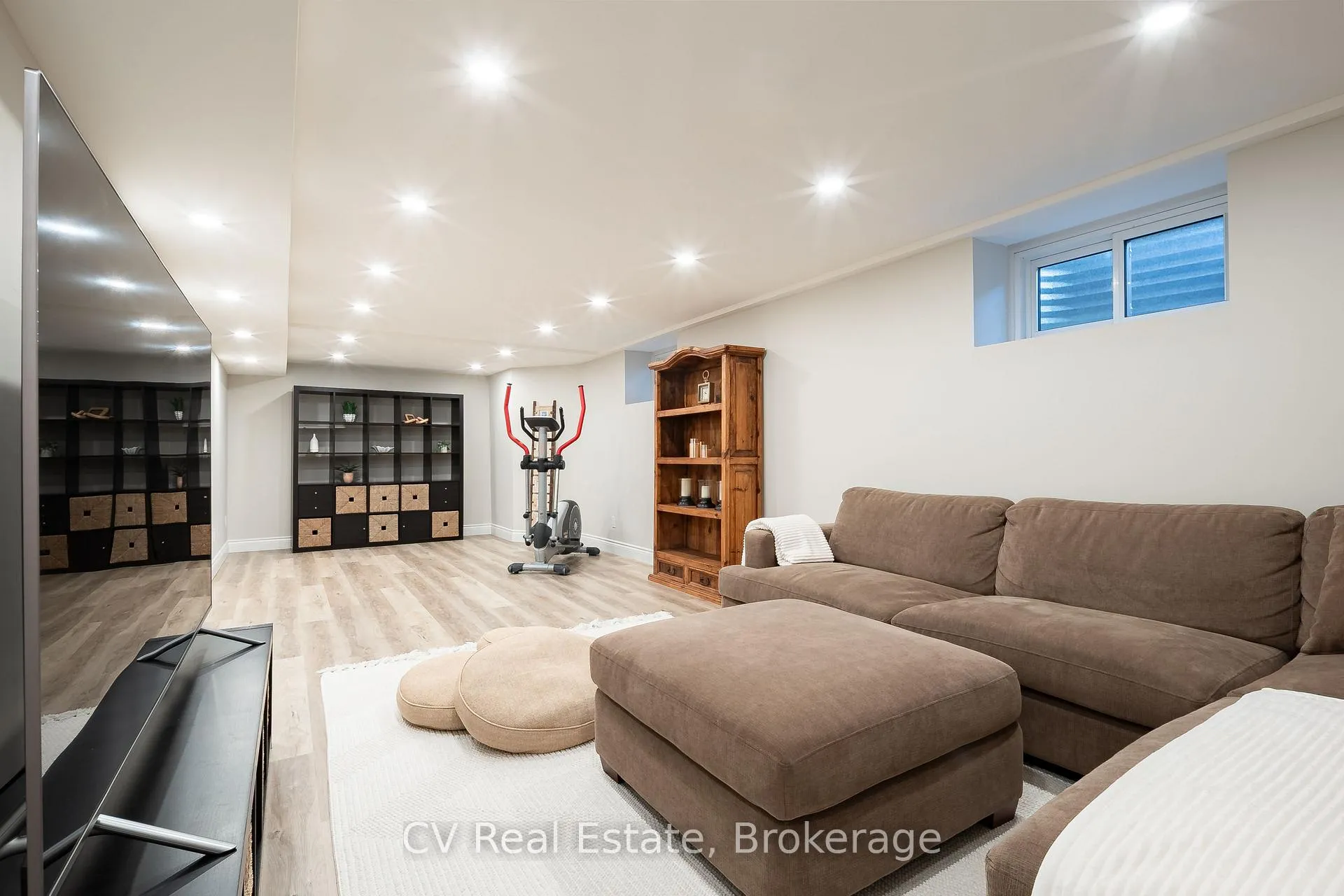 Photo 39 of 1149 Crofton Way, Burlington, Tyandaga — HOMEH