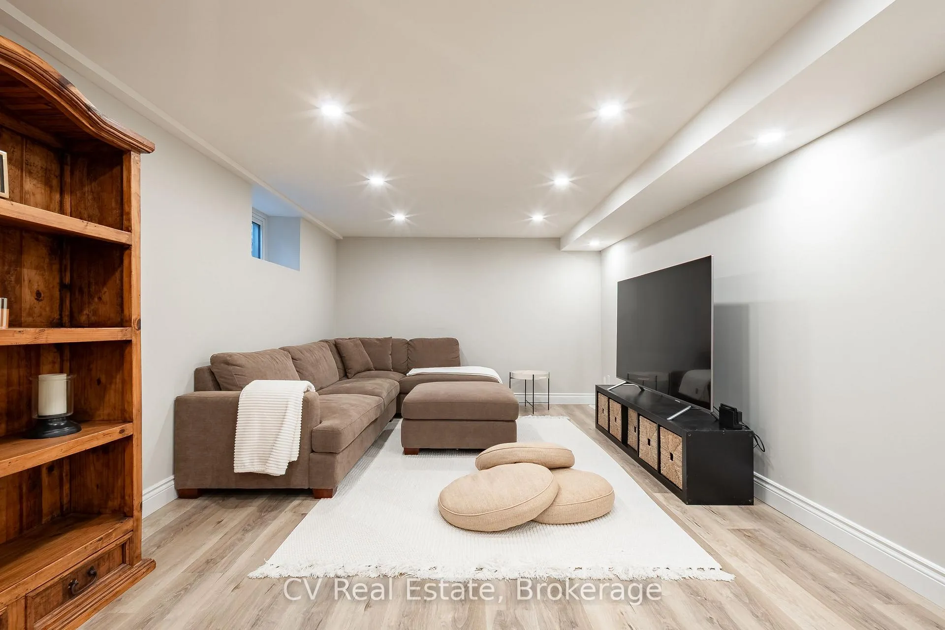 Photo 40 of 1149 Crofton Way, Burlington, Tyandaga — HOMEH