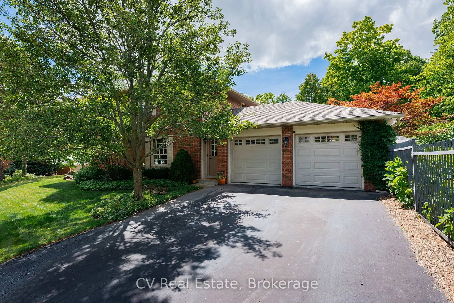 Photo 41 of 1149 Crofton Way, Burlington, Tyandaga — HOMEH